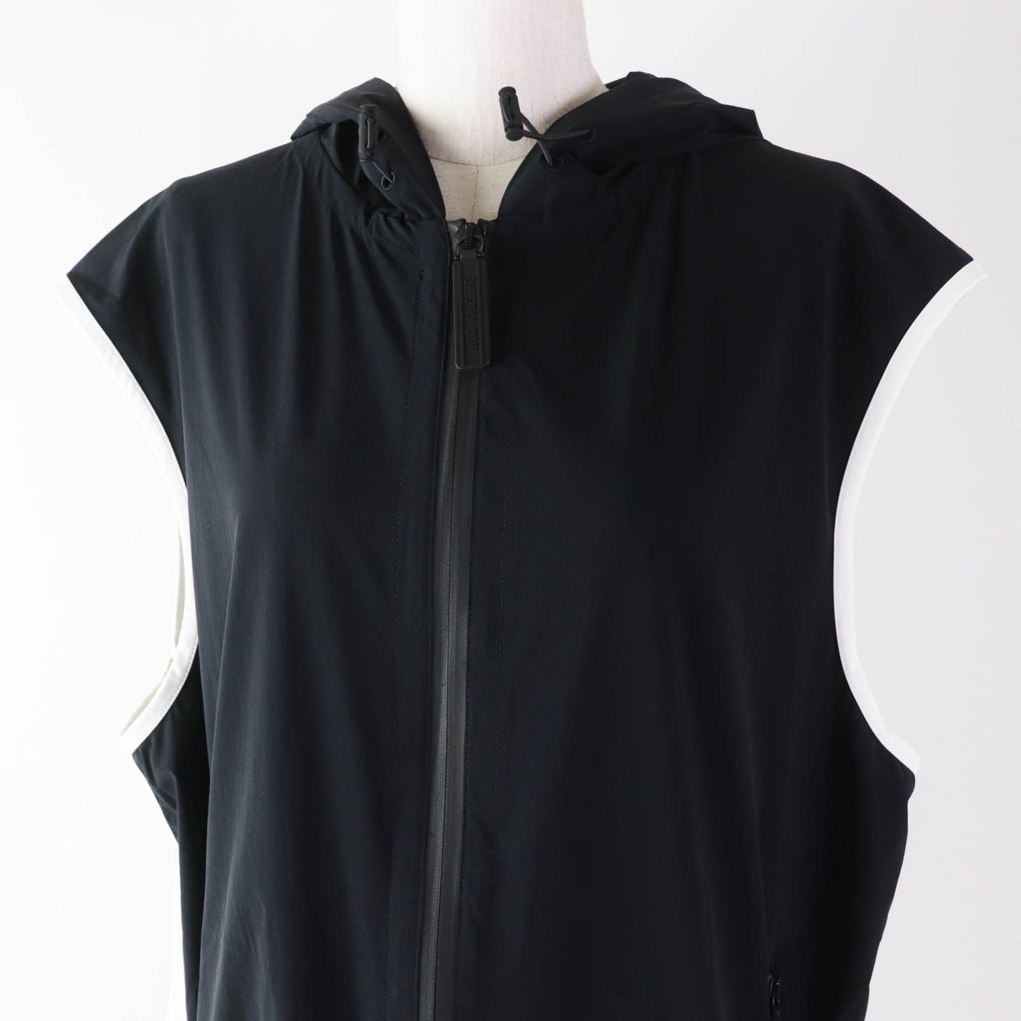 Christian Dior Hoodie 243G15A2260 Nylon Black White Sleeveless Technical Jersey Zip Hoodie DIOR VIBE XS