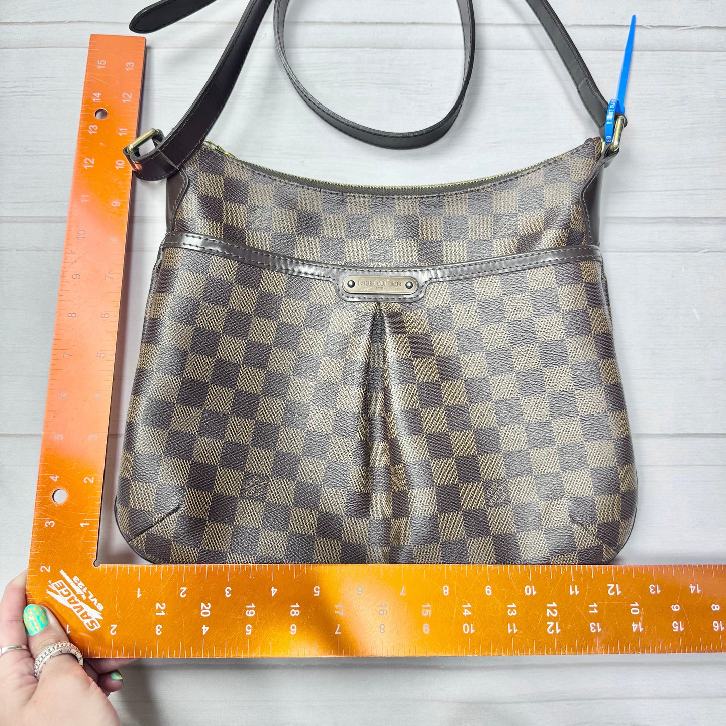Crossbody Luxury Designer By Louis Vuitton, Size: Medium