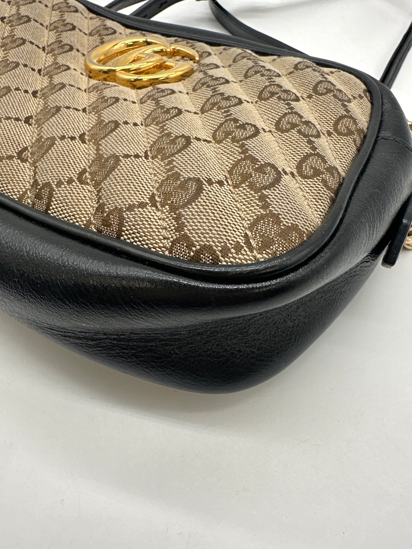 Crossbody Luxury Designer By Gucci, Size: Small