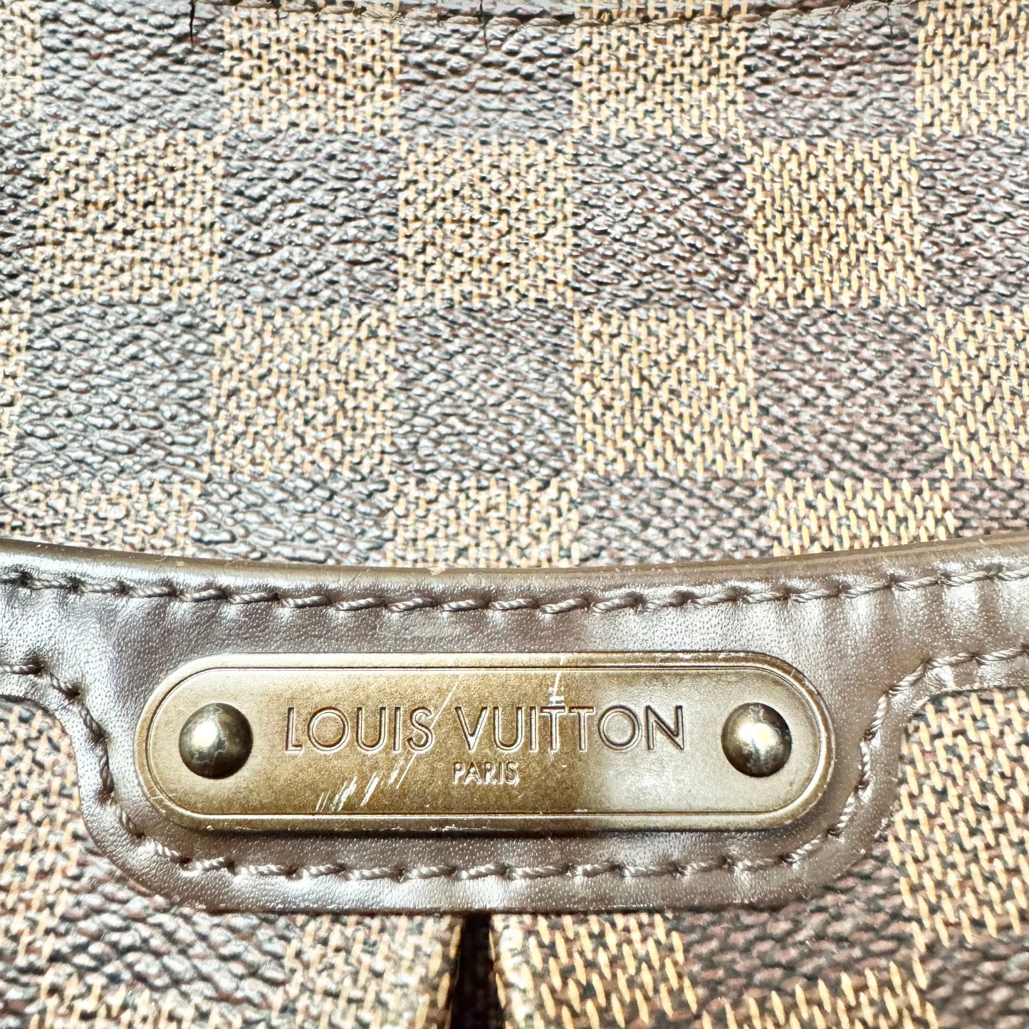 Crossbody Luxury Designer By Louis Vuitton, Size: Medium