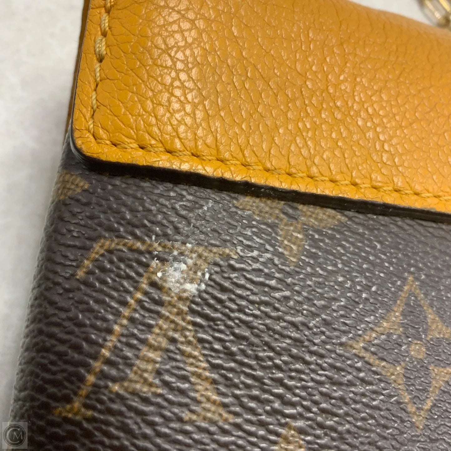 Crossbody Luxury Designer By Louis Vuitton, Size: Medium