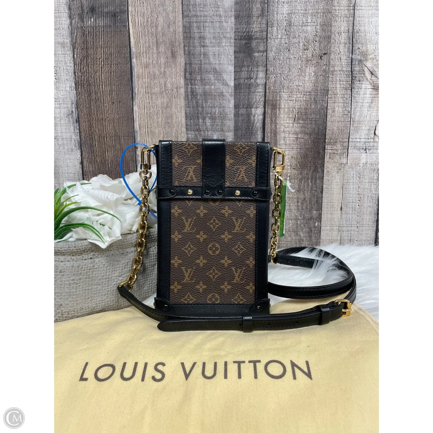 Crossbody Luxury Designer By Louis Vuitton, Size: Small