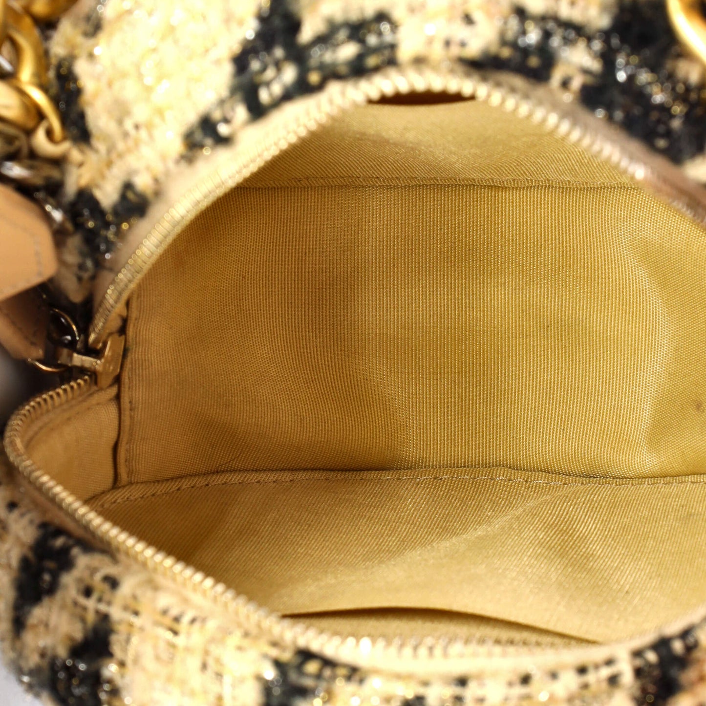 19 Round Clutch with Chain and Coin Purse Quilted Tweed and Lambskin