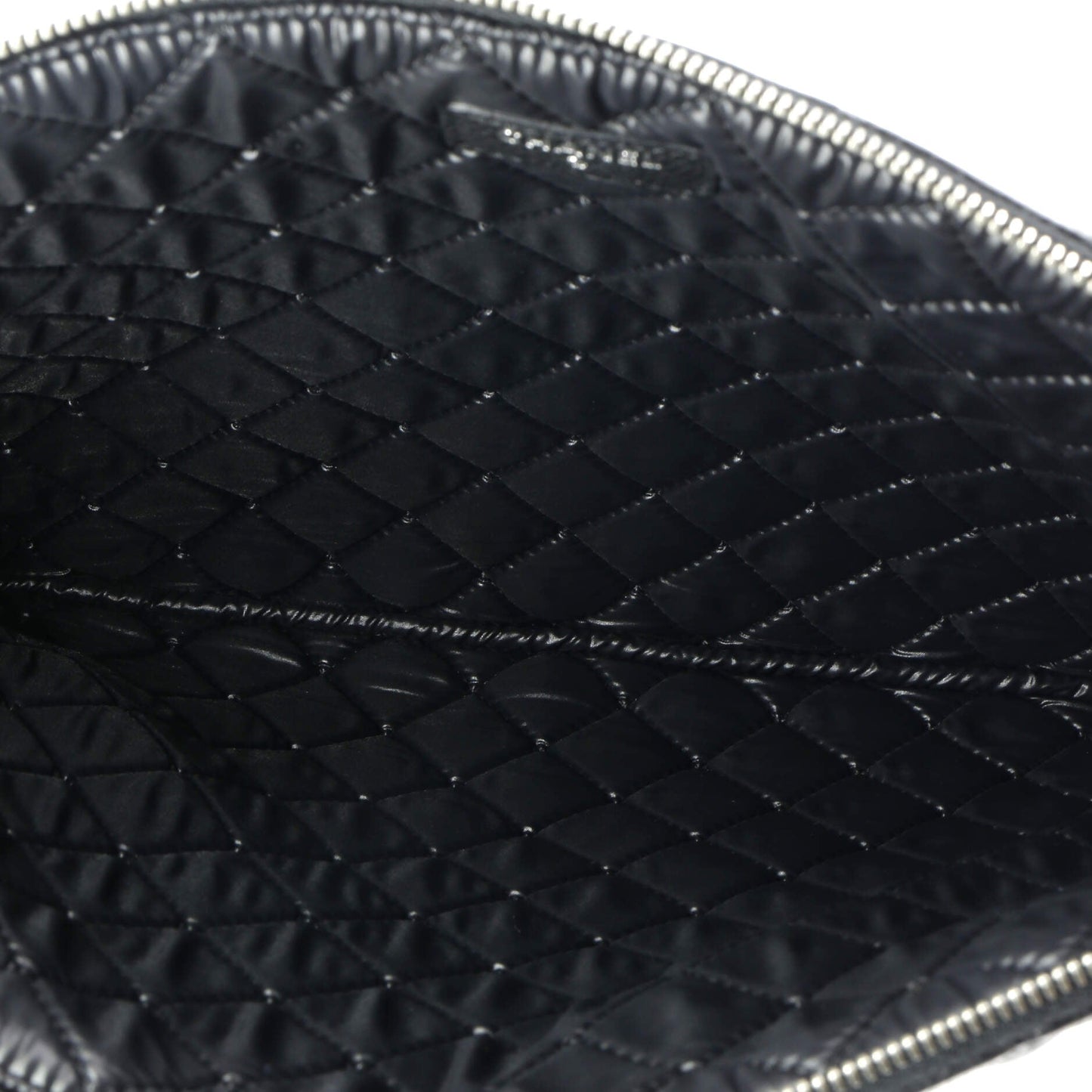 O Case Clutch Quilted Caviar Large