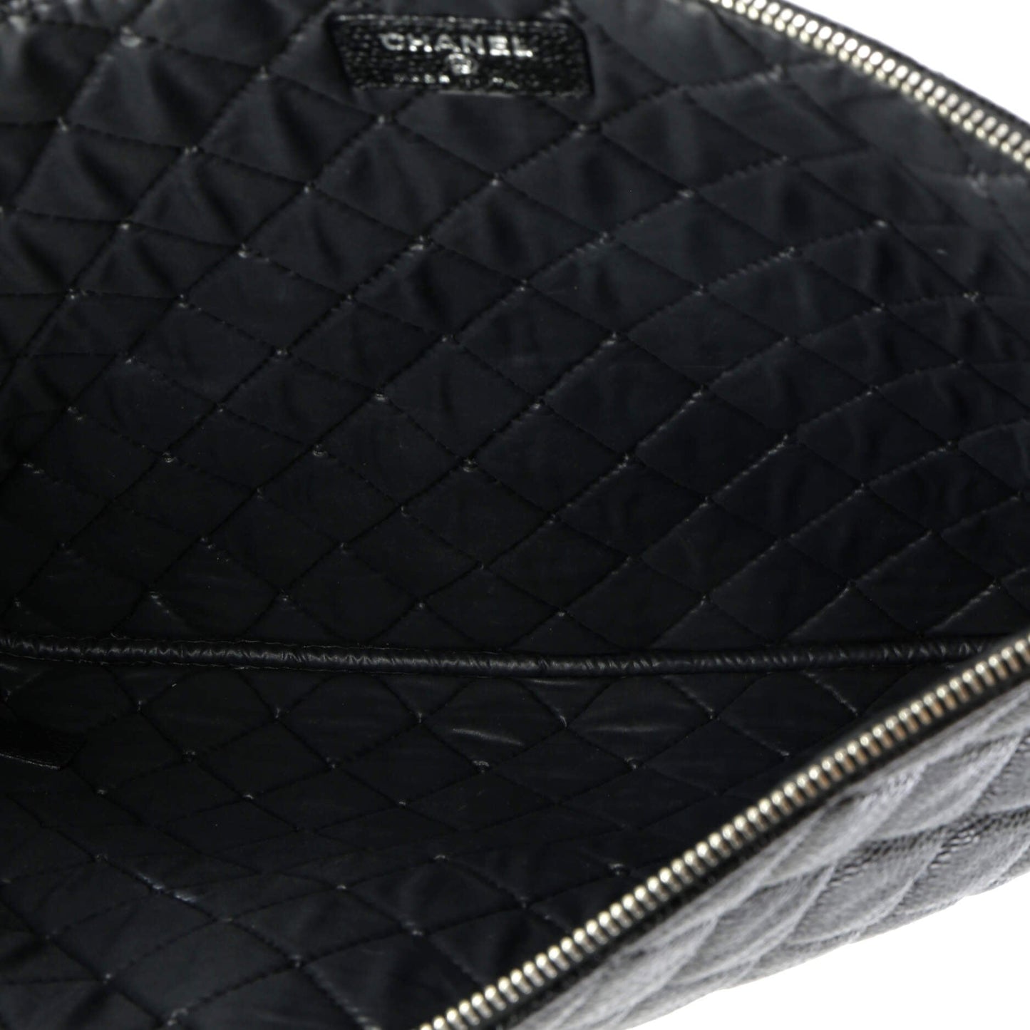 O Case Clutch Quilted Caviar Large