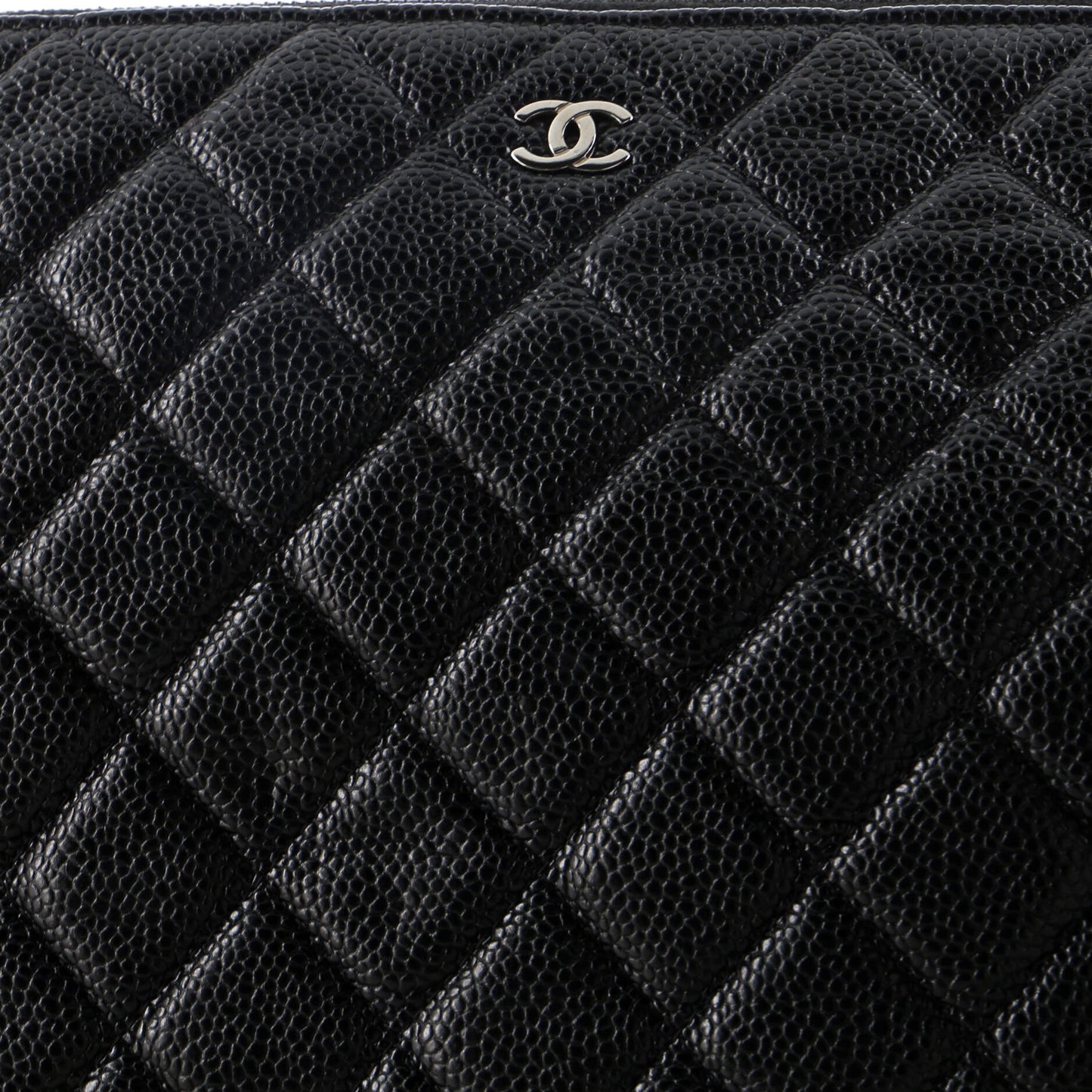 O Case Clutch Quilted Caviar Large