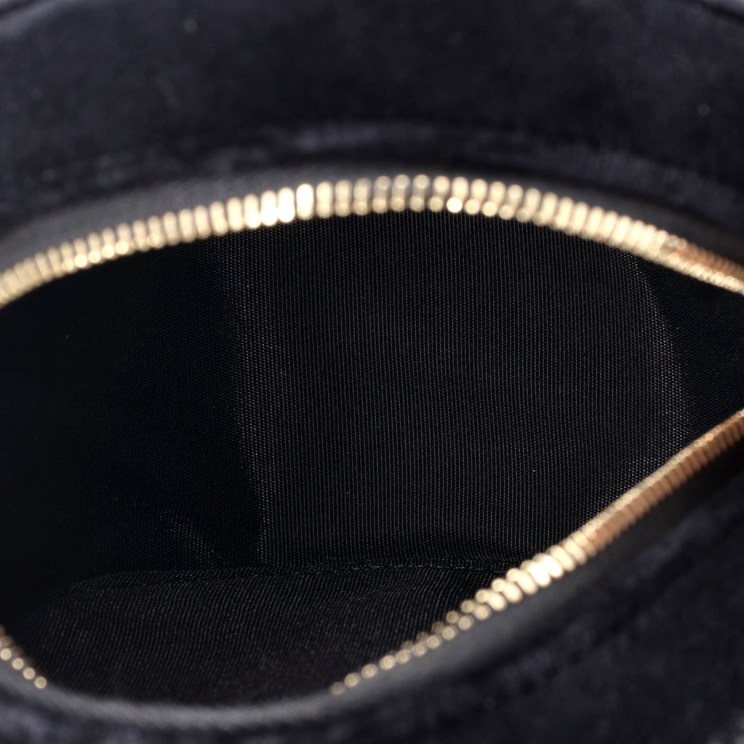 Round Clutch with Chain Quilted Velvet with Sequins