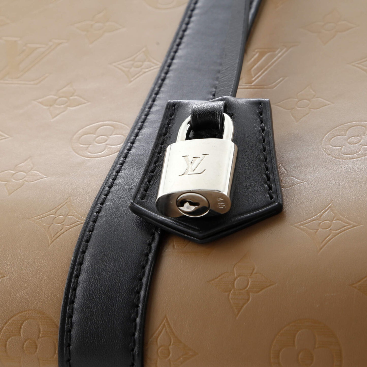 Very Tote Monogram Leather MM
