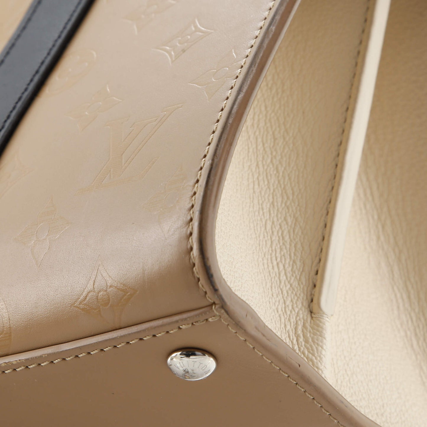 Very Tote Monogram Leather MM