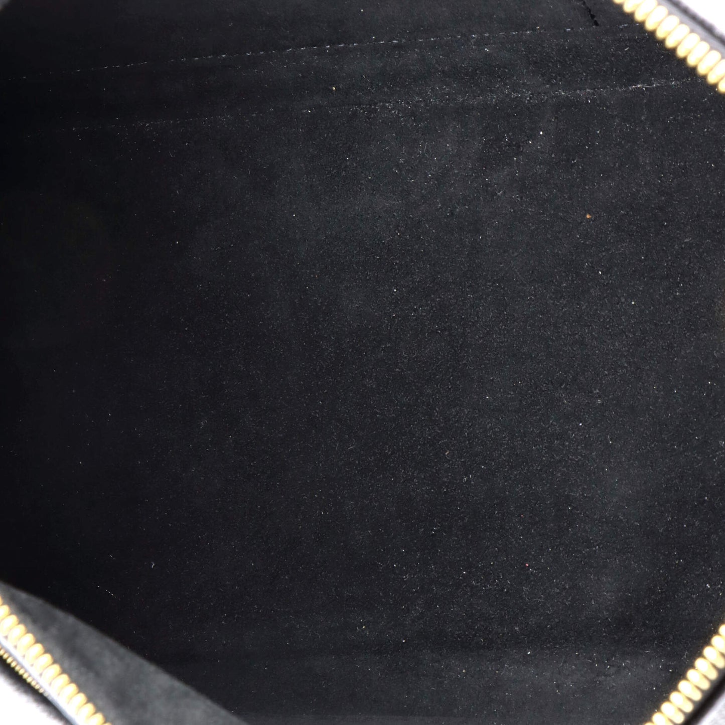 V Tote Monogram Empreinte Leather MM