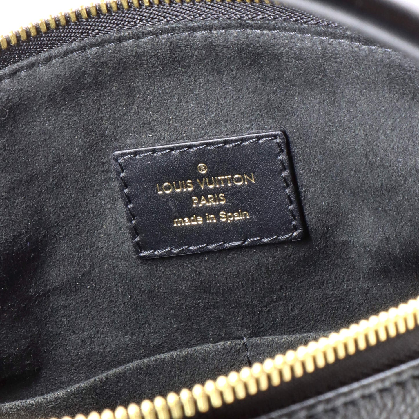 V Tote Monogram Empreinte Leather MM