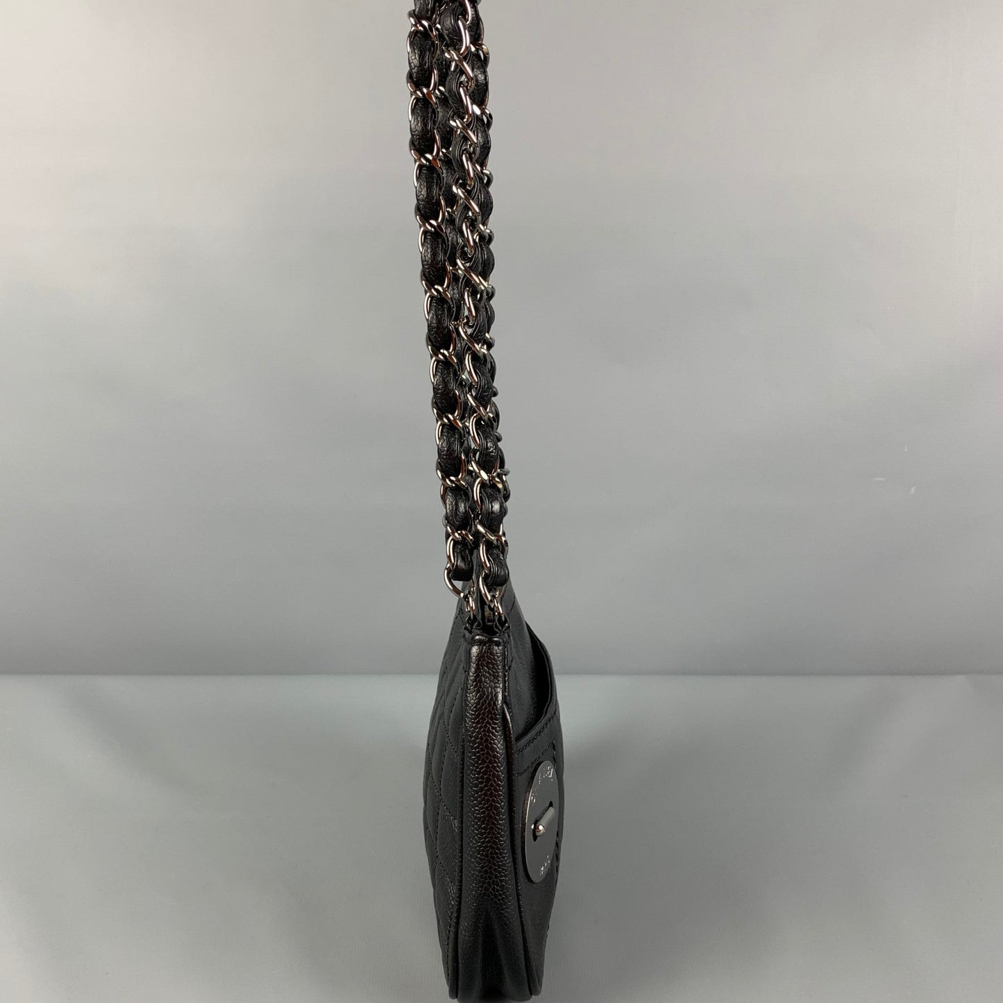 CHANEL Black Leather Shoulder Handbag