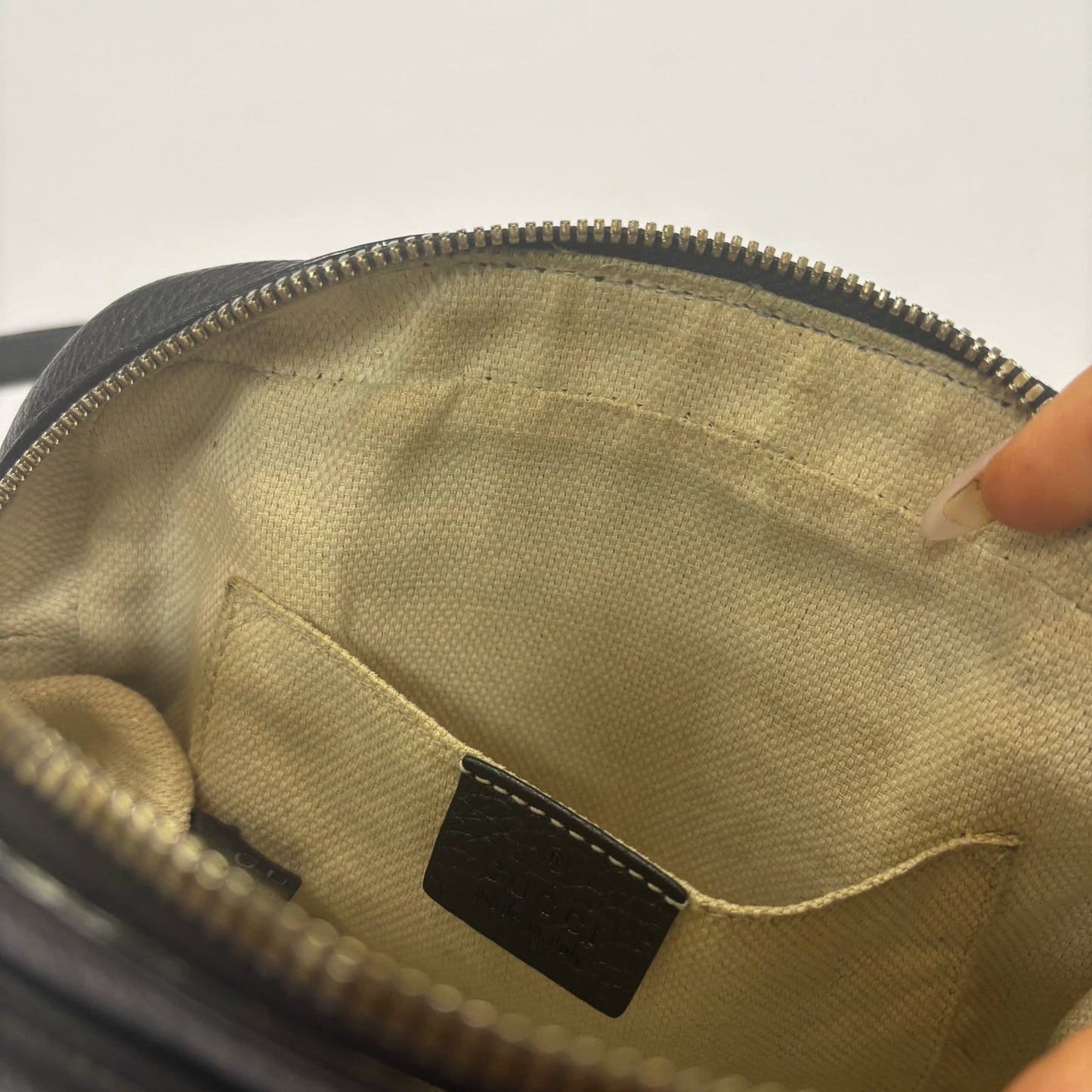 Crossbody Luxury Designer By Gucci, Size: Medium