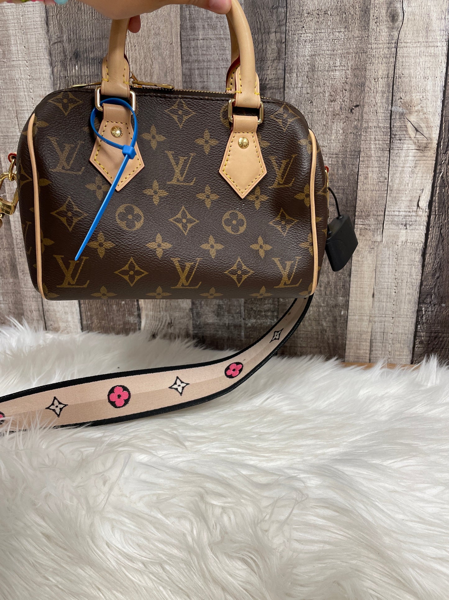 Crossbody Luxury Designer By Louis Vuitton, Size: Small