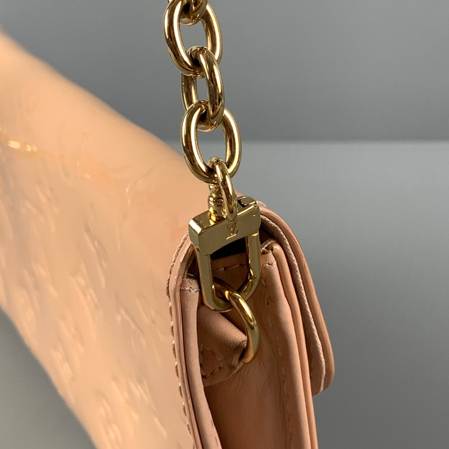 LOUIS VUITTON Vernis Sunset Blvd Beige Embossed Patent Leather Clutch