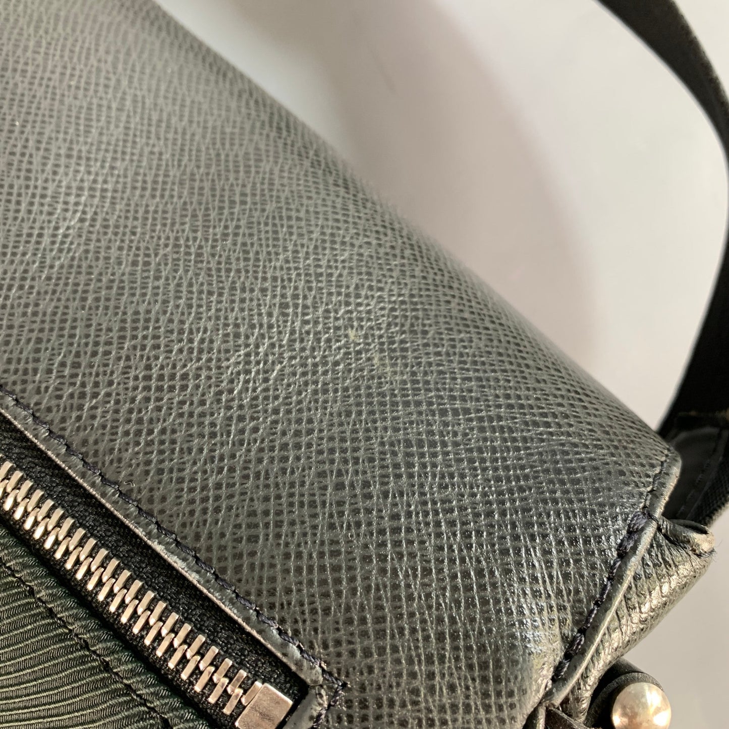 LOUIS VUITTON Dersou Taiga Black Green Nylon Twill Leather Messenger Bag