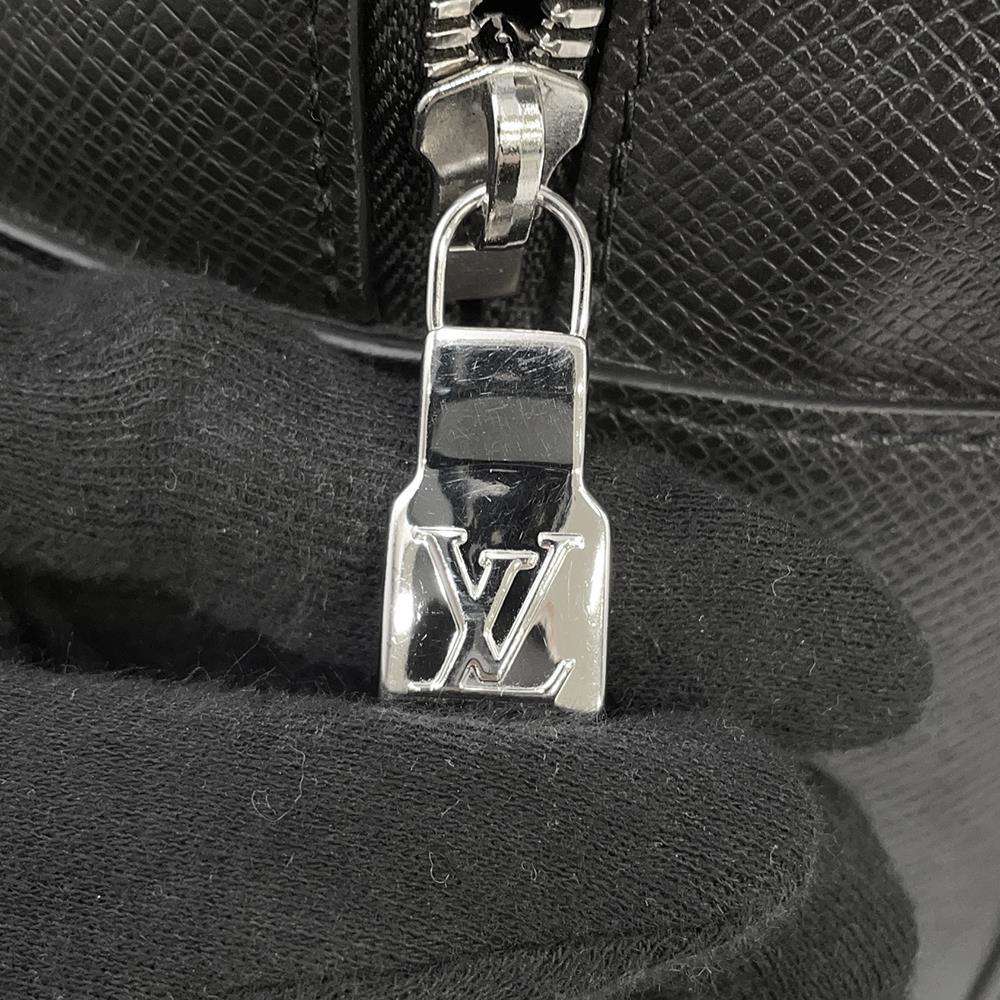 LOUIS VUITTON RayDorian・Backpack Noir M30857 Taiga Leather