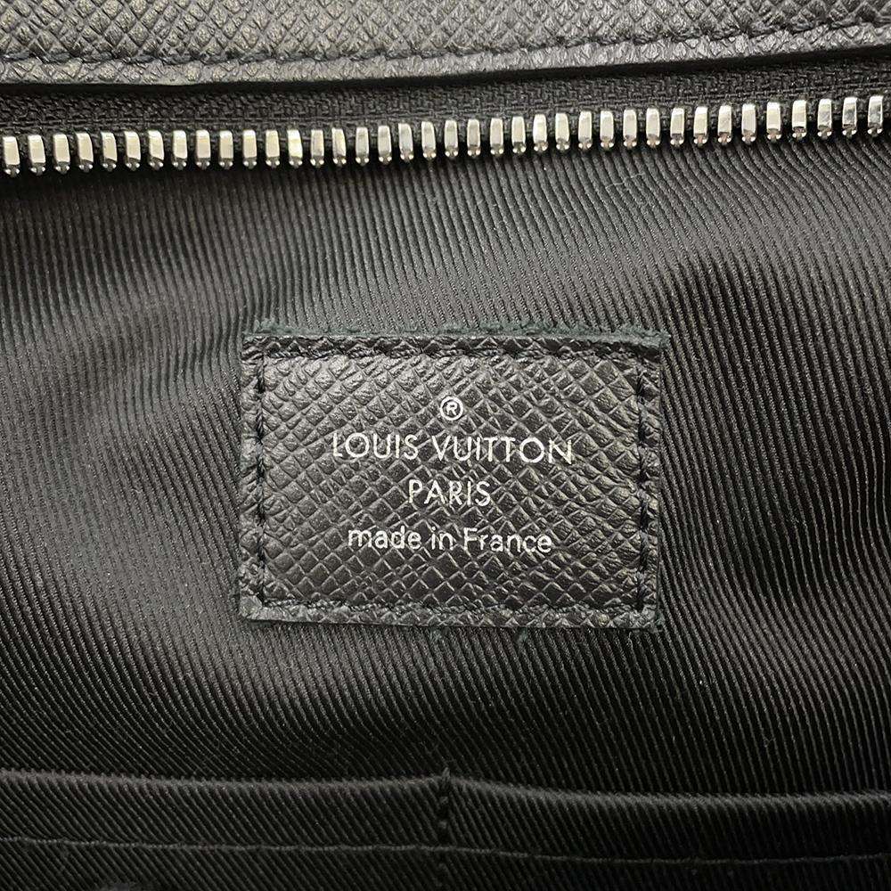LOUIS VUITTON RayDorian・Backpack Noir M30857 Taiga Leather