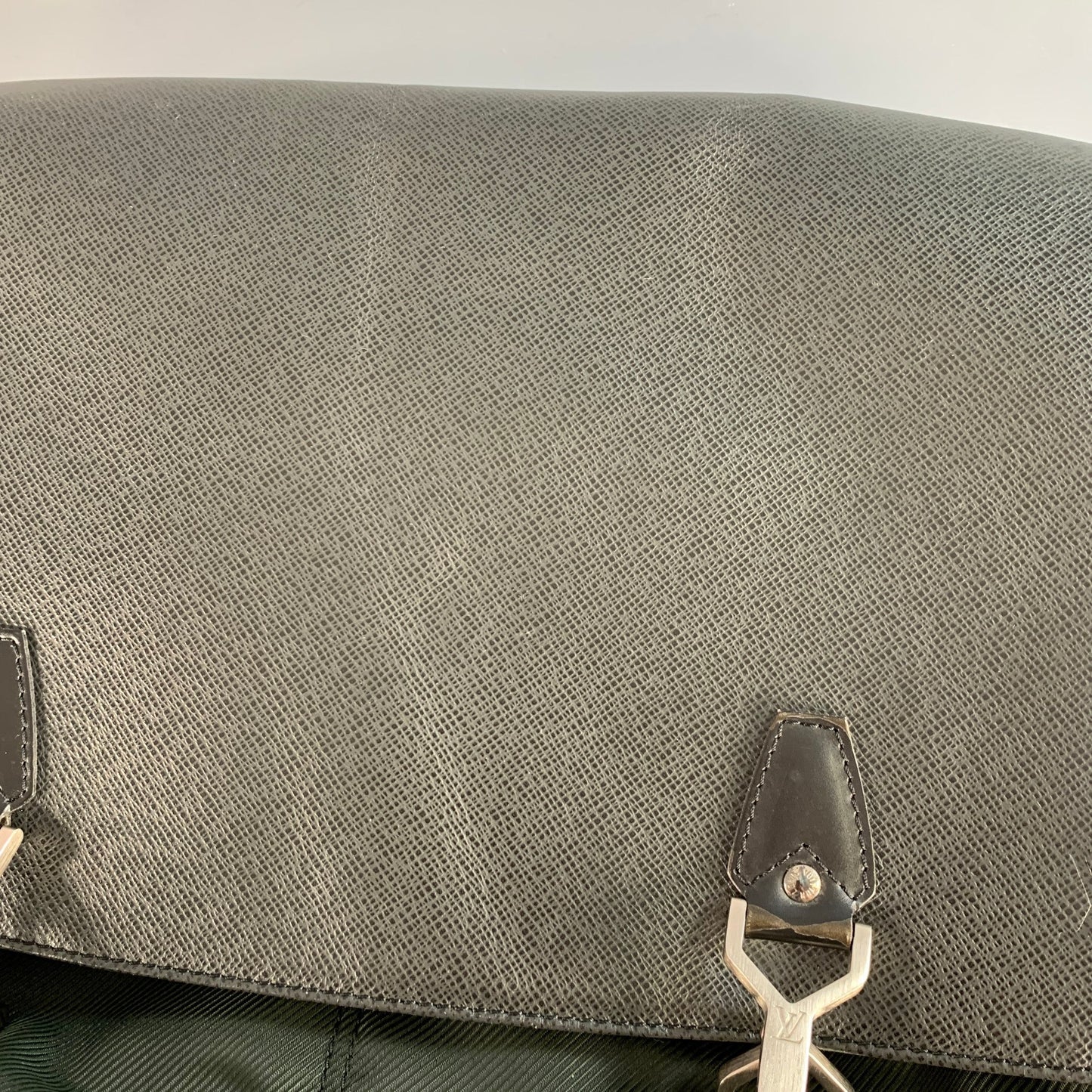 LOUIS VUITTON Dersou Taiga Black Green Nylon Twill Leather Messenger Bag
