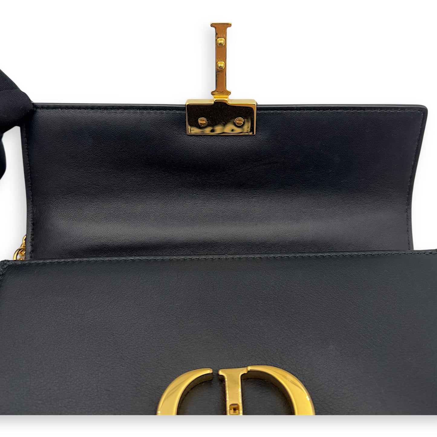 Montaigne Shoulder Bag Black in Calfskin, Gold hardware