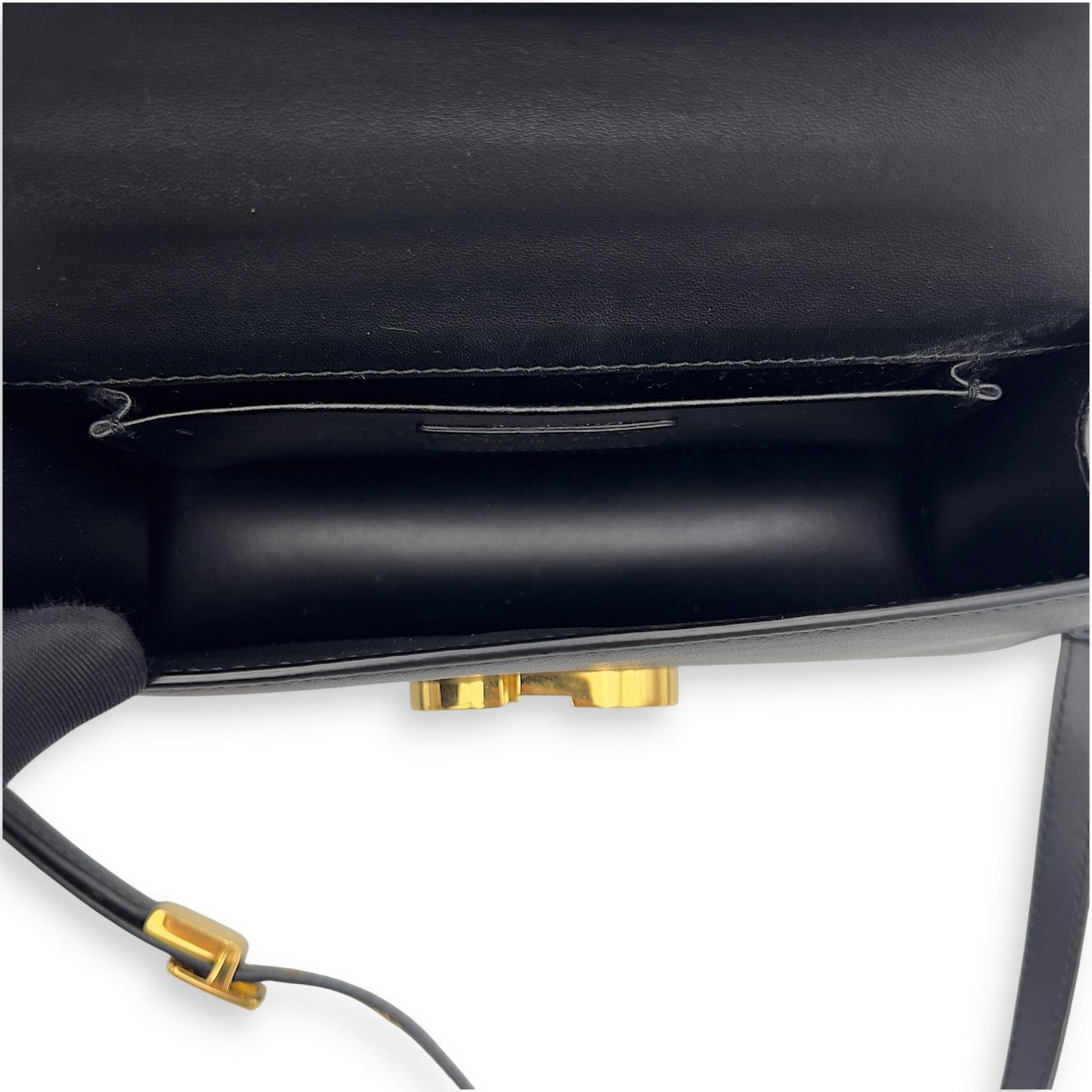 Montaigne Shoulder Bag Black in Calfskin, Gold hardware