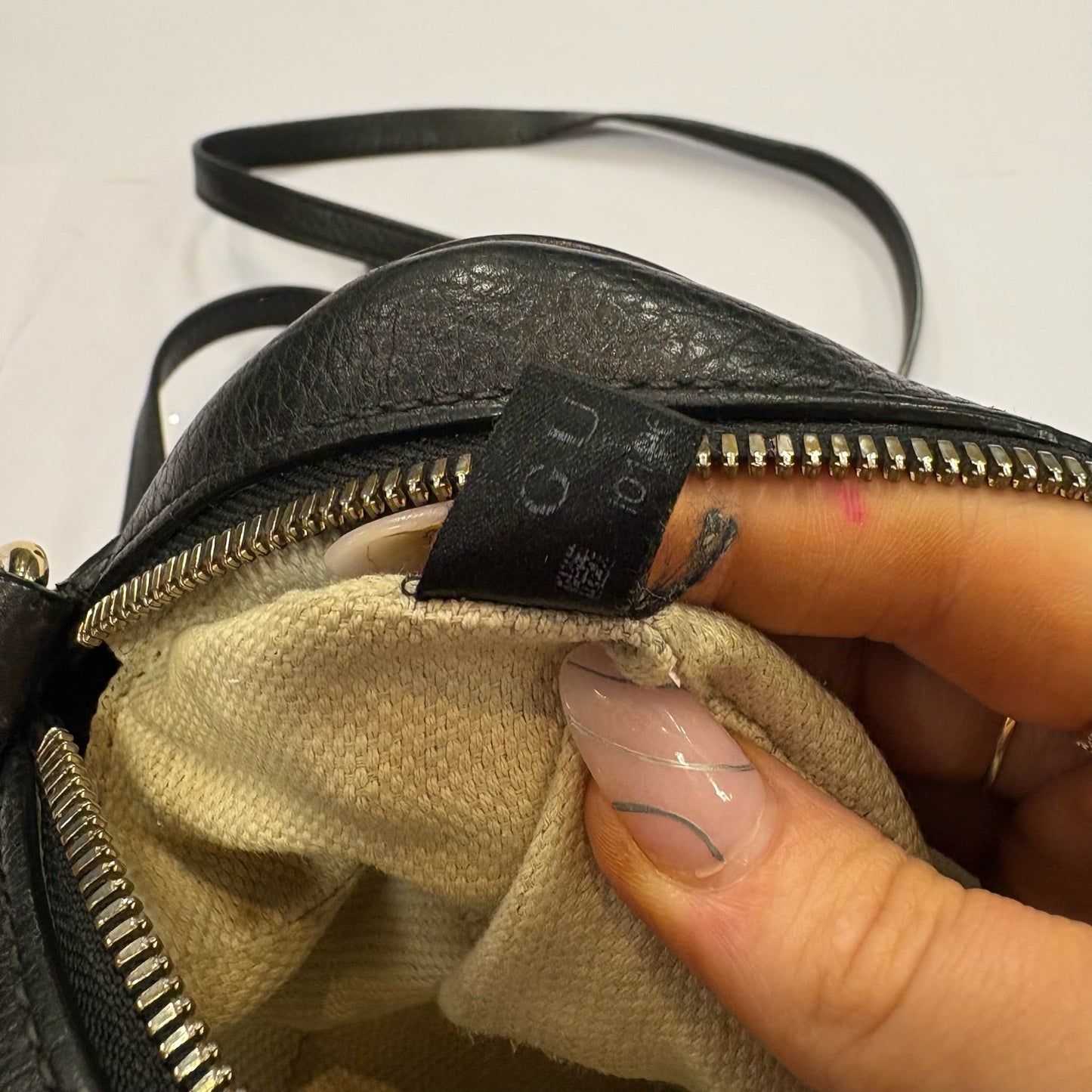 Crossbody Luxury Designer By Gucci, Size: Medium