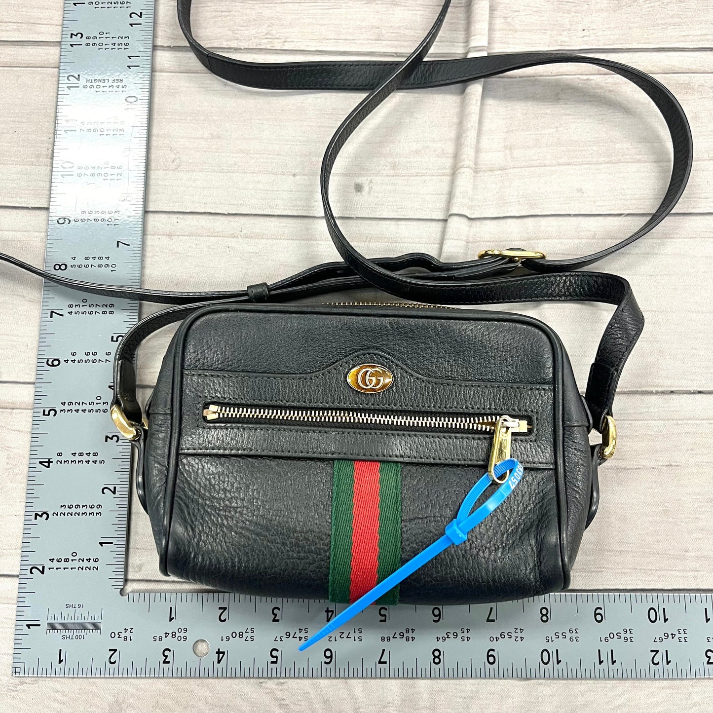 Crossbody Luxury Designer By Gucci, Size: Small