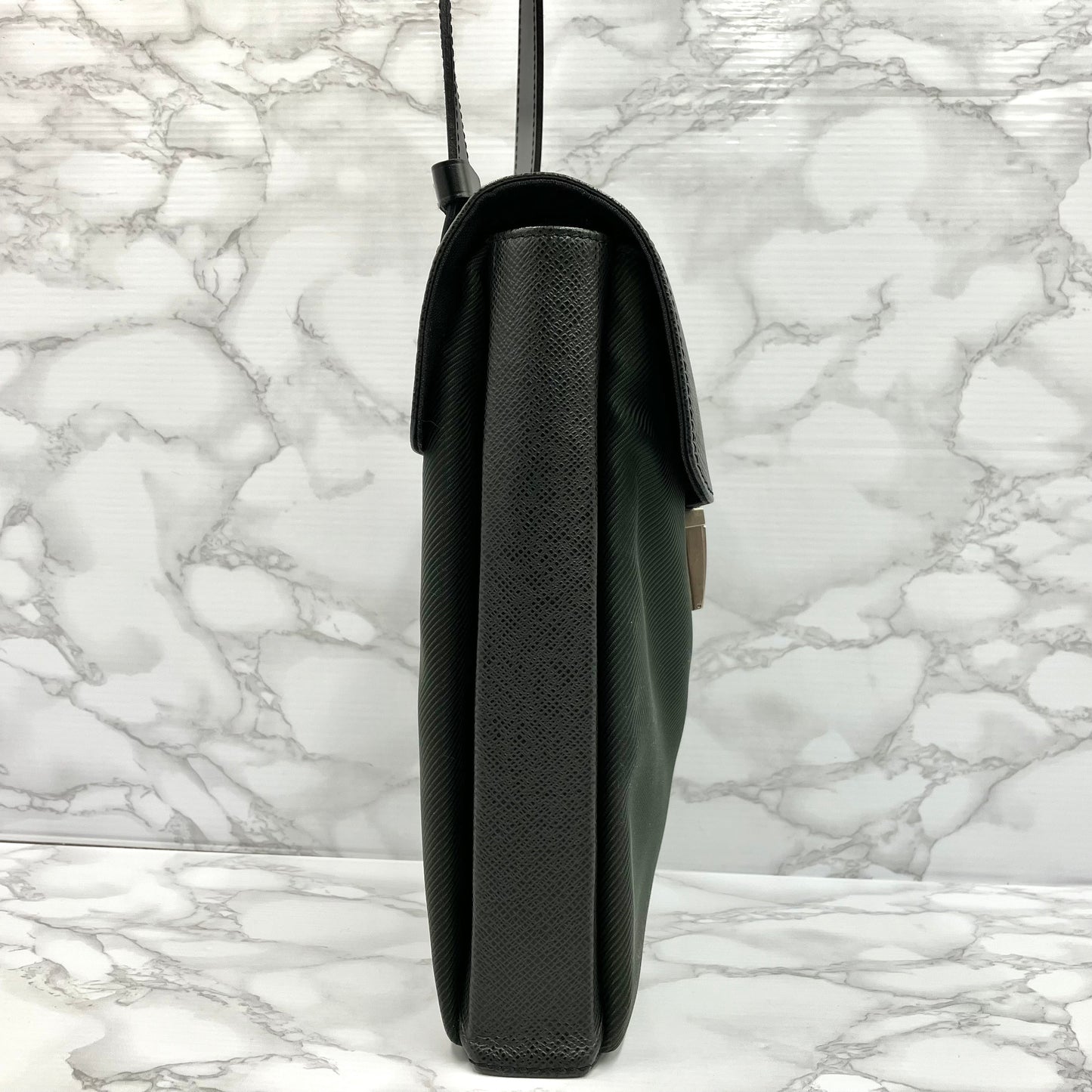 LOUIS VUITTON Taiga Shoulder Bag