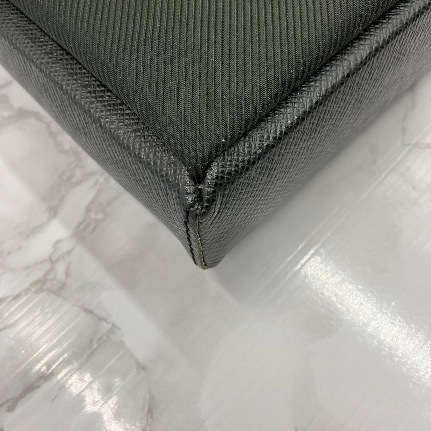 LOUIS VUITTON Taiga Shoulder Bag