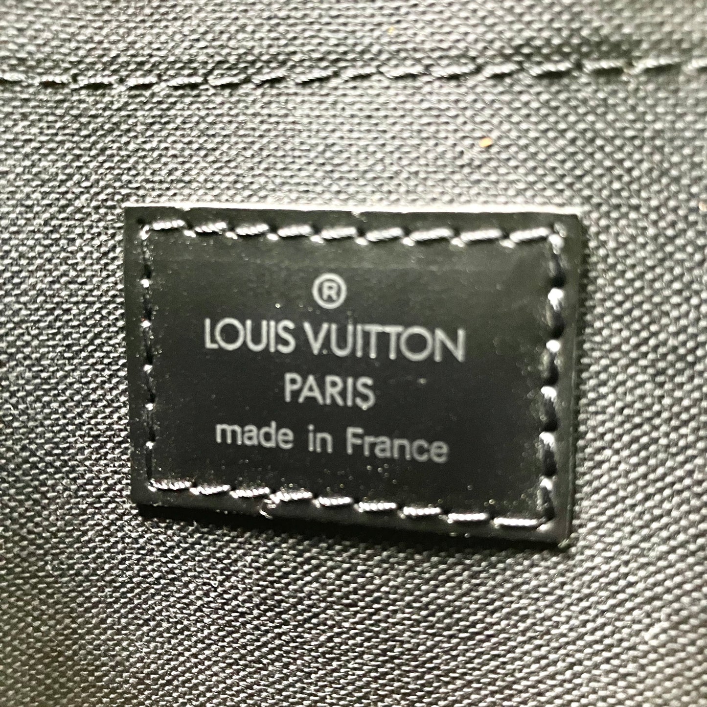 LOUIS VUITTON Taiga Shoulder Bag
