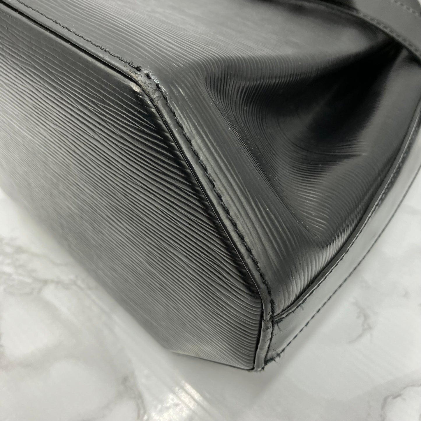 LOUIS VUITTON Epi Sack De Paul