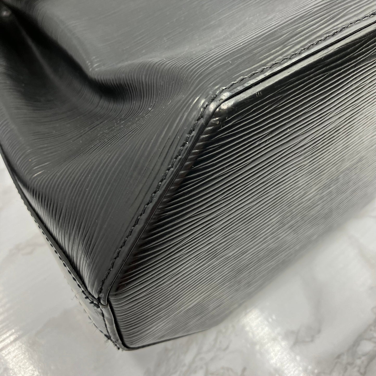 LOUIS VUITTON Epi Sack De Paul