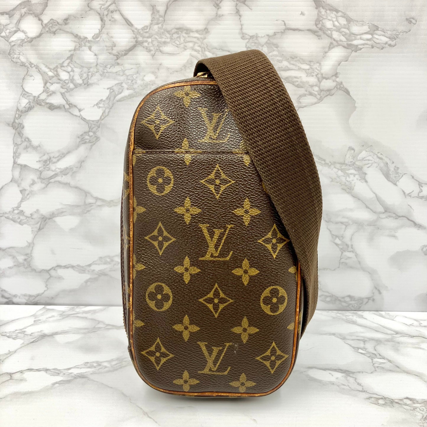 LOUIS VUITON Pochette Gange