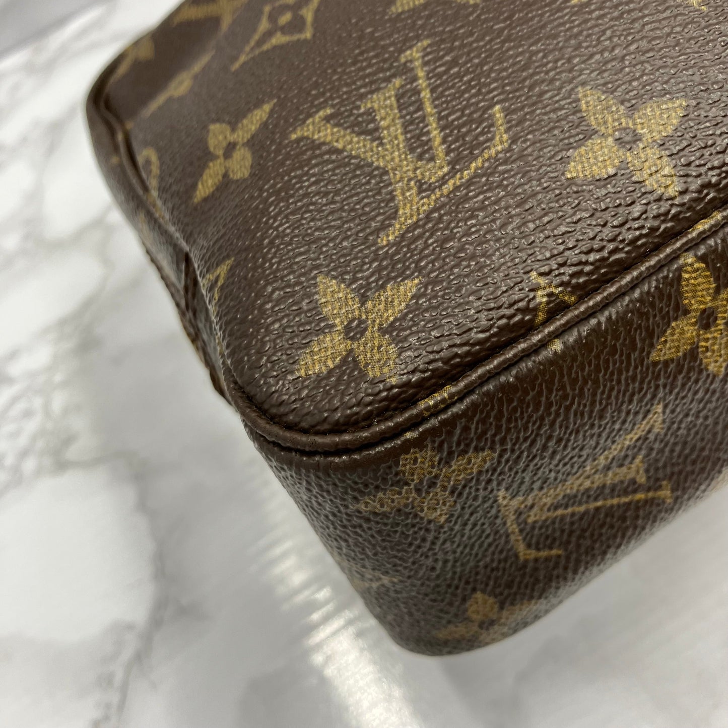 LOUIS VUITTON Trousse Toilette