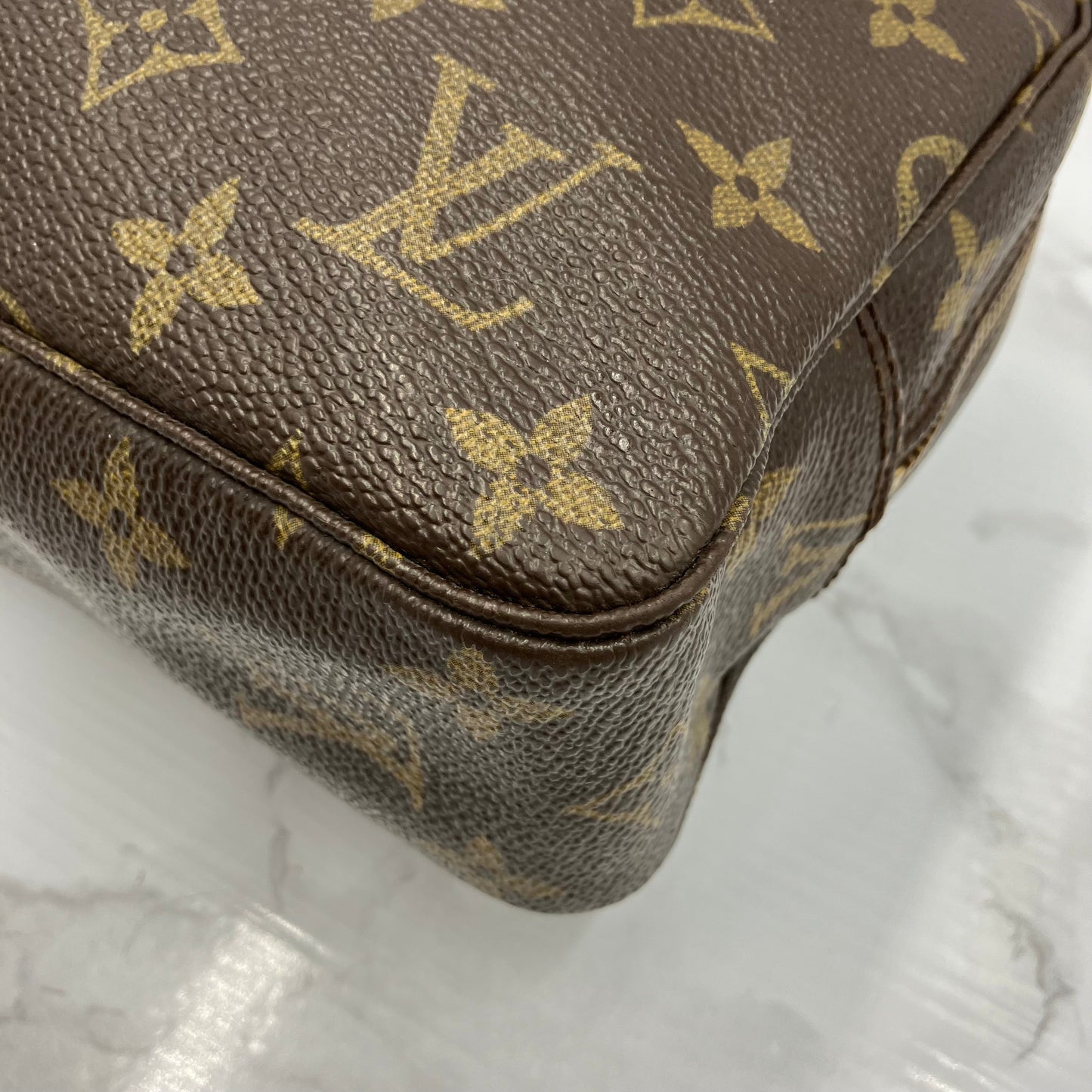 LOUIS VUITTON Trousse Toilette