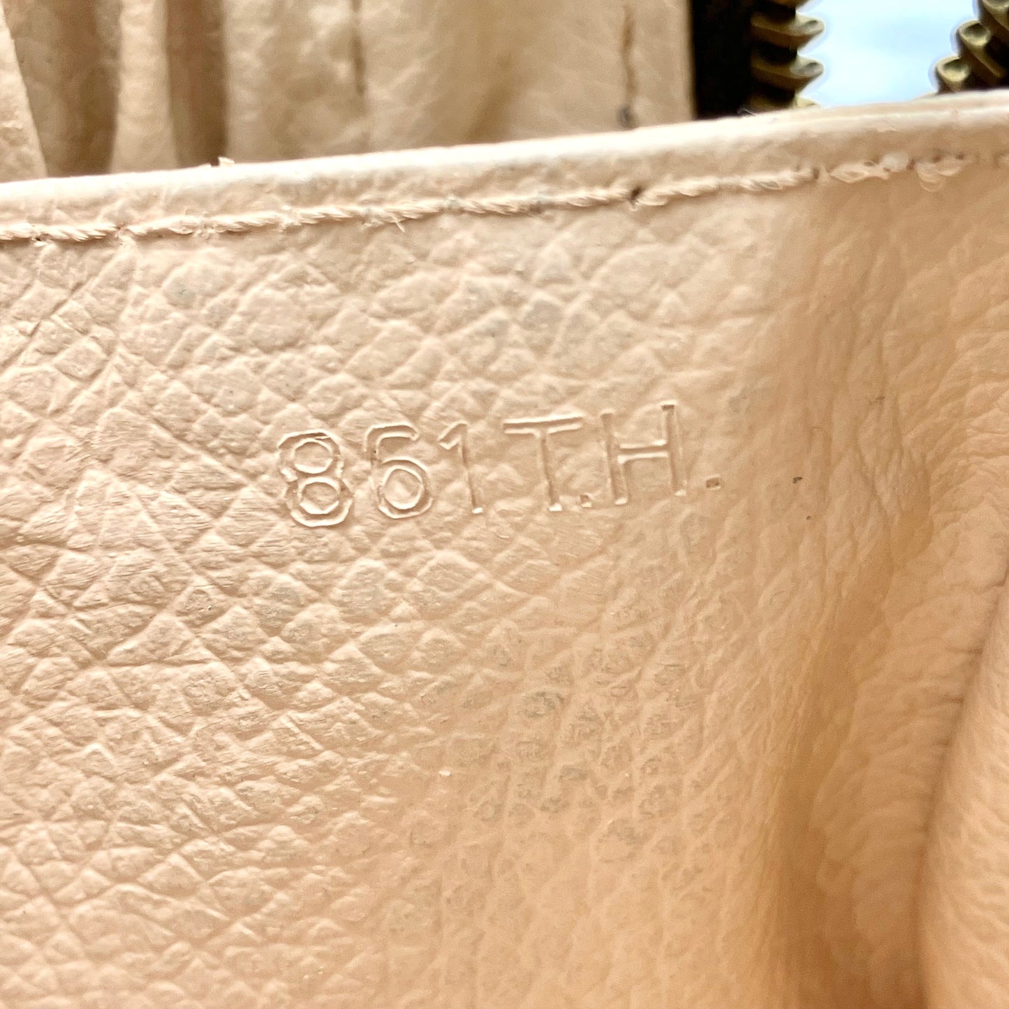LOUIS VUITTON Trousse Toilette