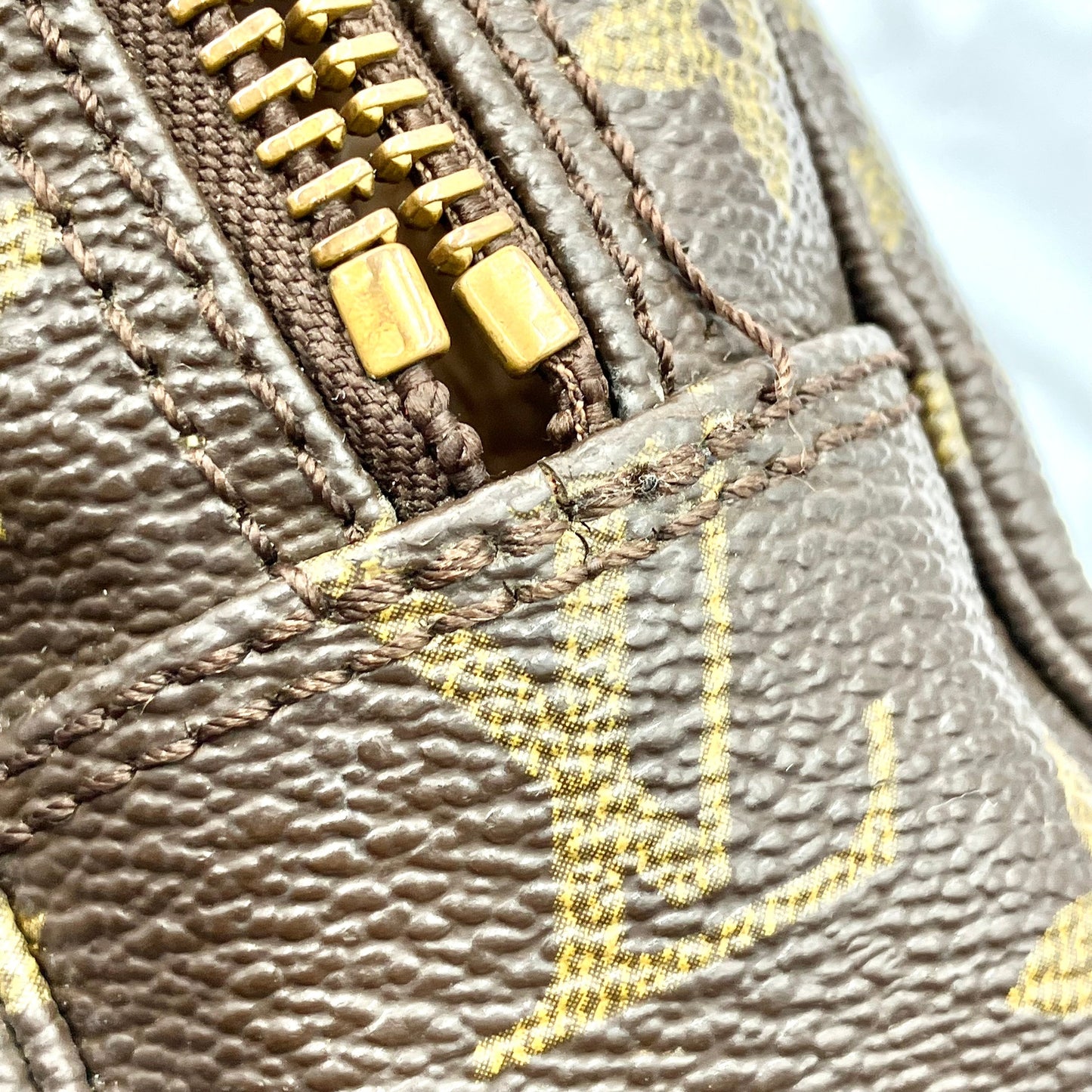 LOUIS VUITTON Trousse Toilette