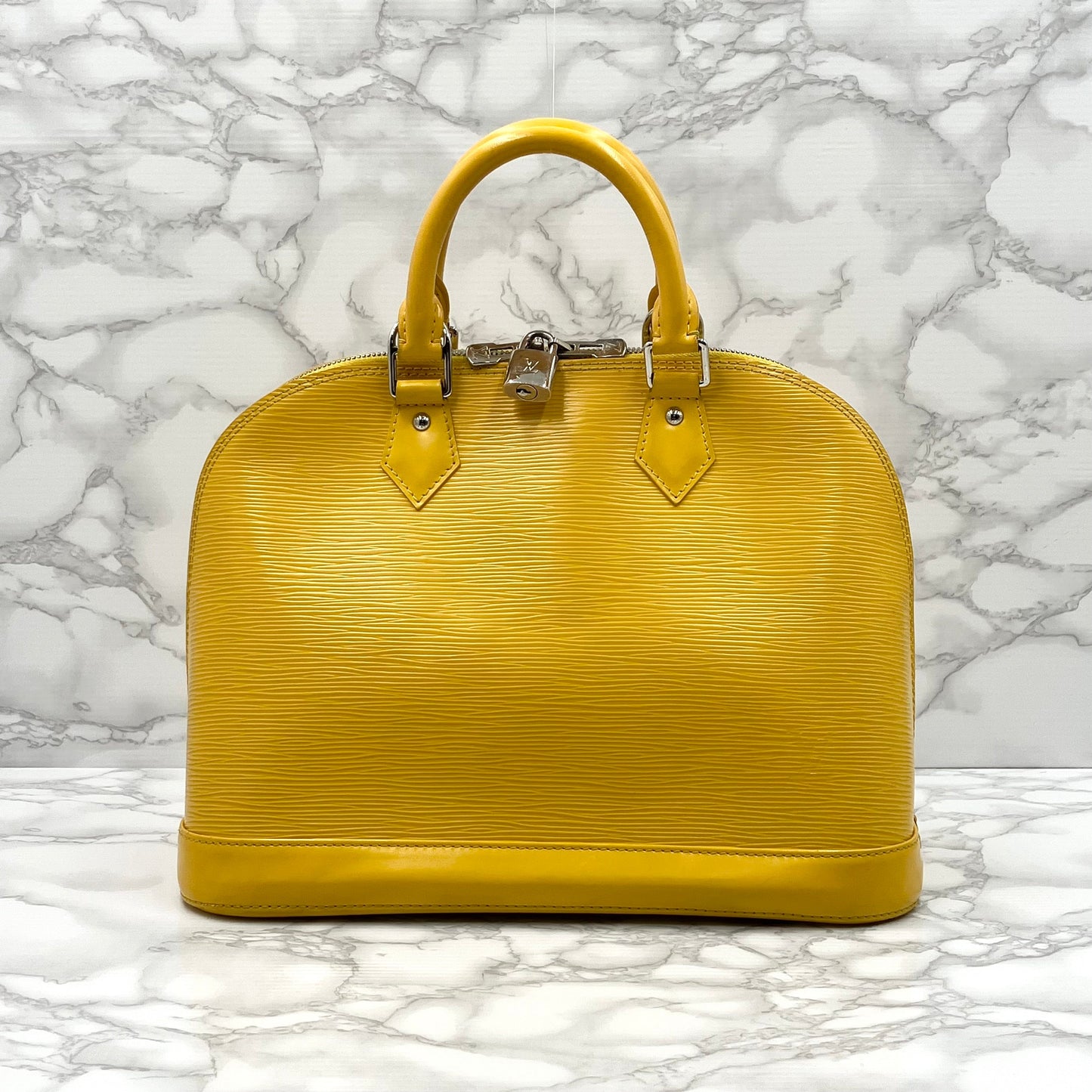 LOUIS VUITTON Epi Alma PM new model