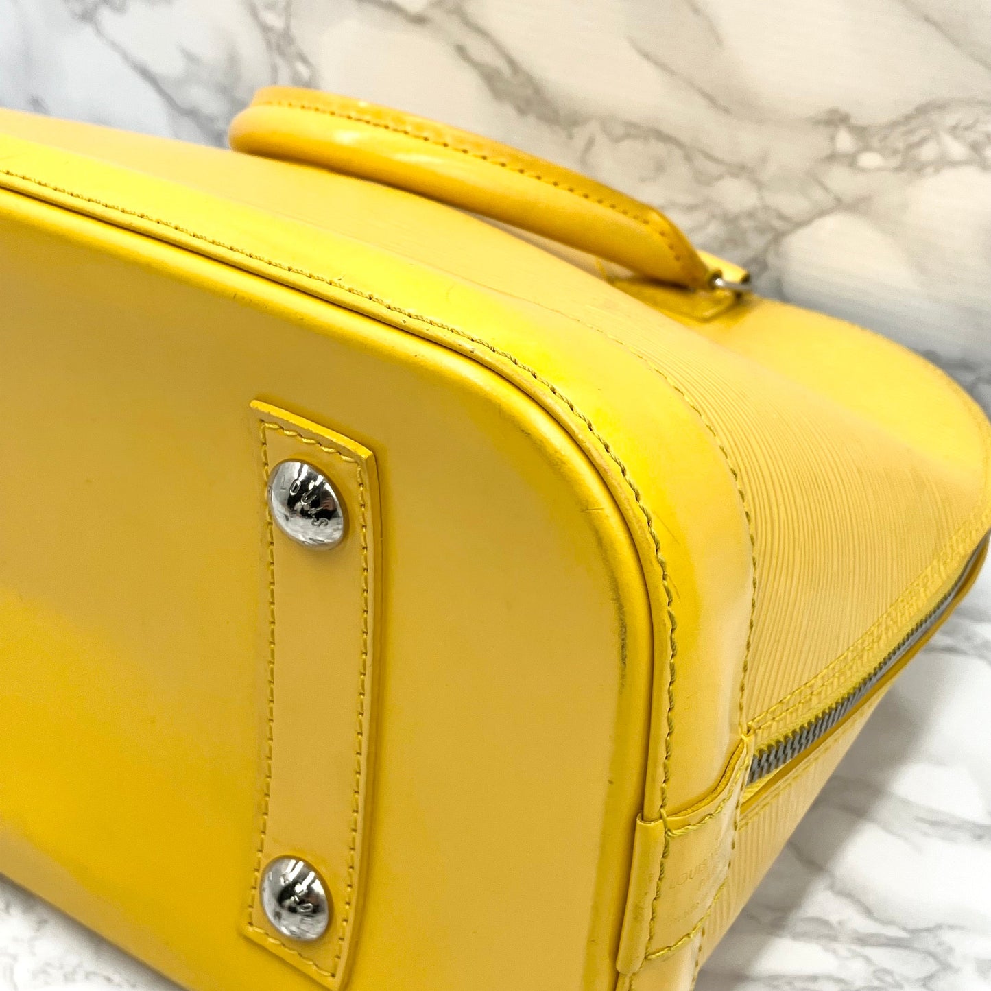 LOUIS VUITTON Epi Alma PM new model