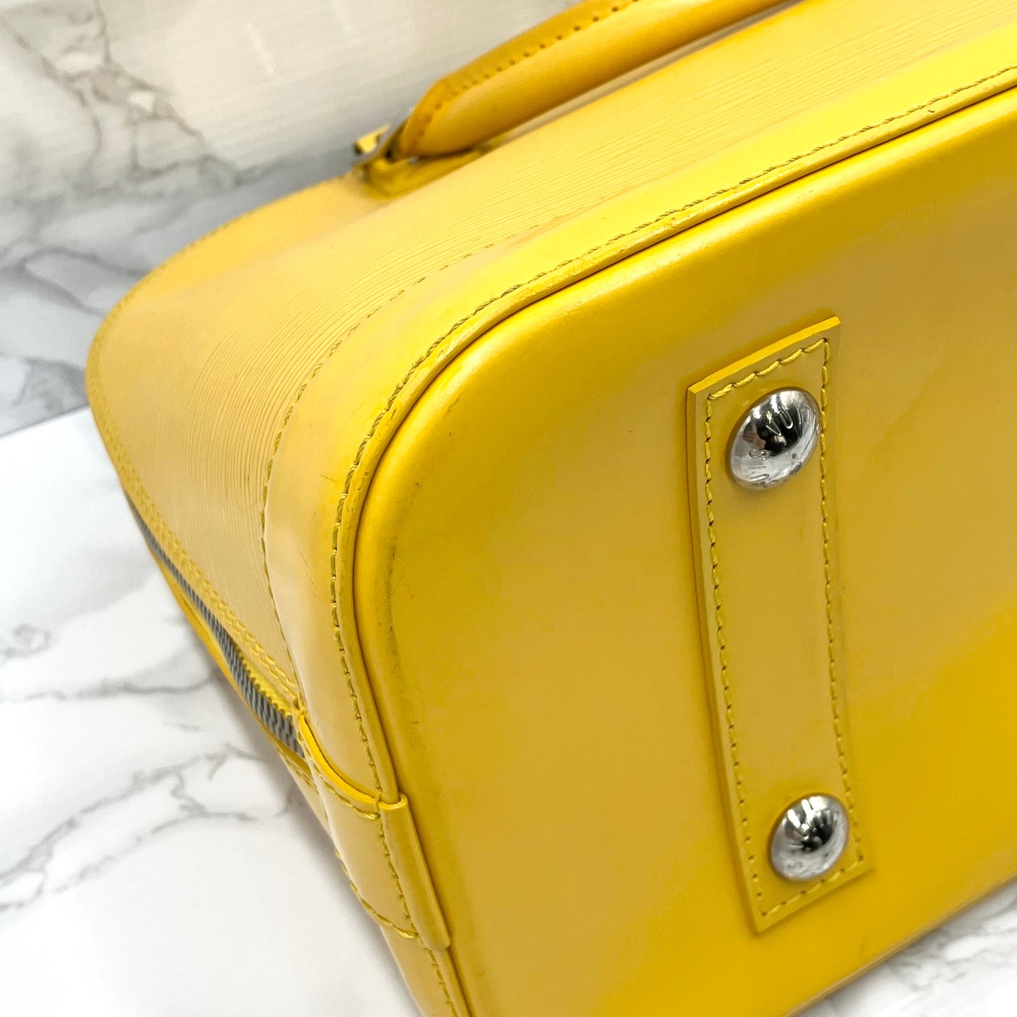 LOUIS VUITTON Epi Alma PM new model