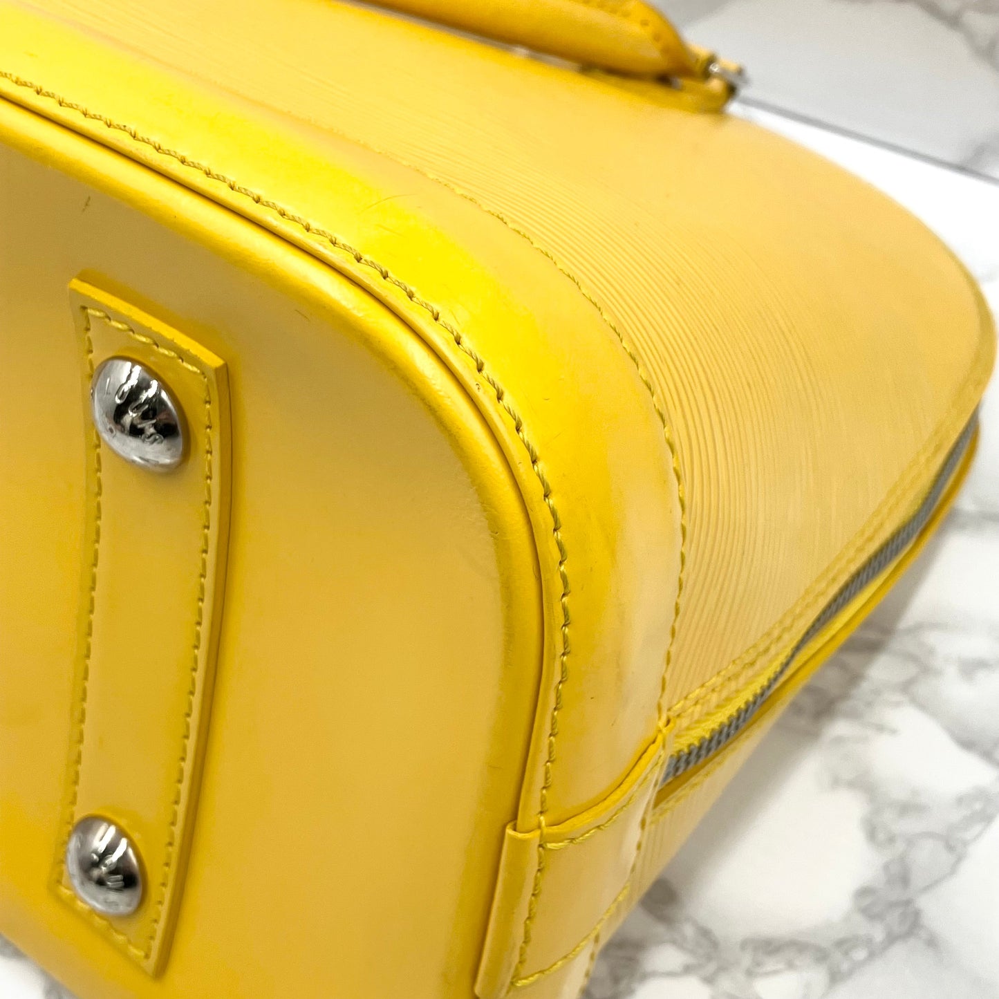 LOUIS VUITTON Epi Alma PM new model