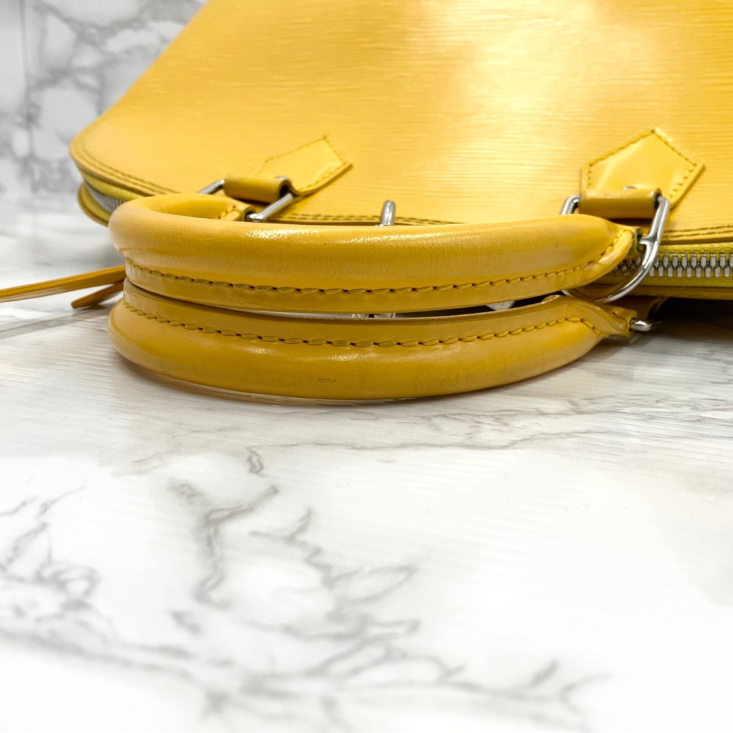 LOUIS VUITTON Epi Alma PM new model
