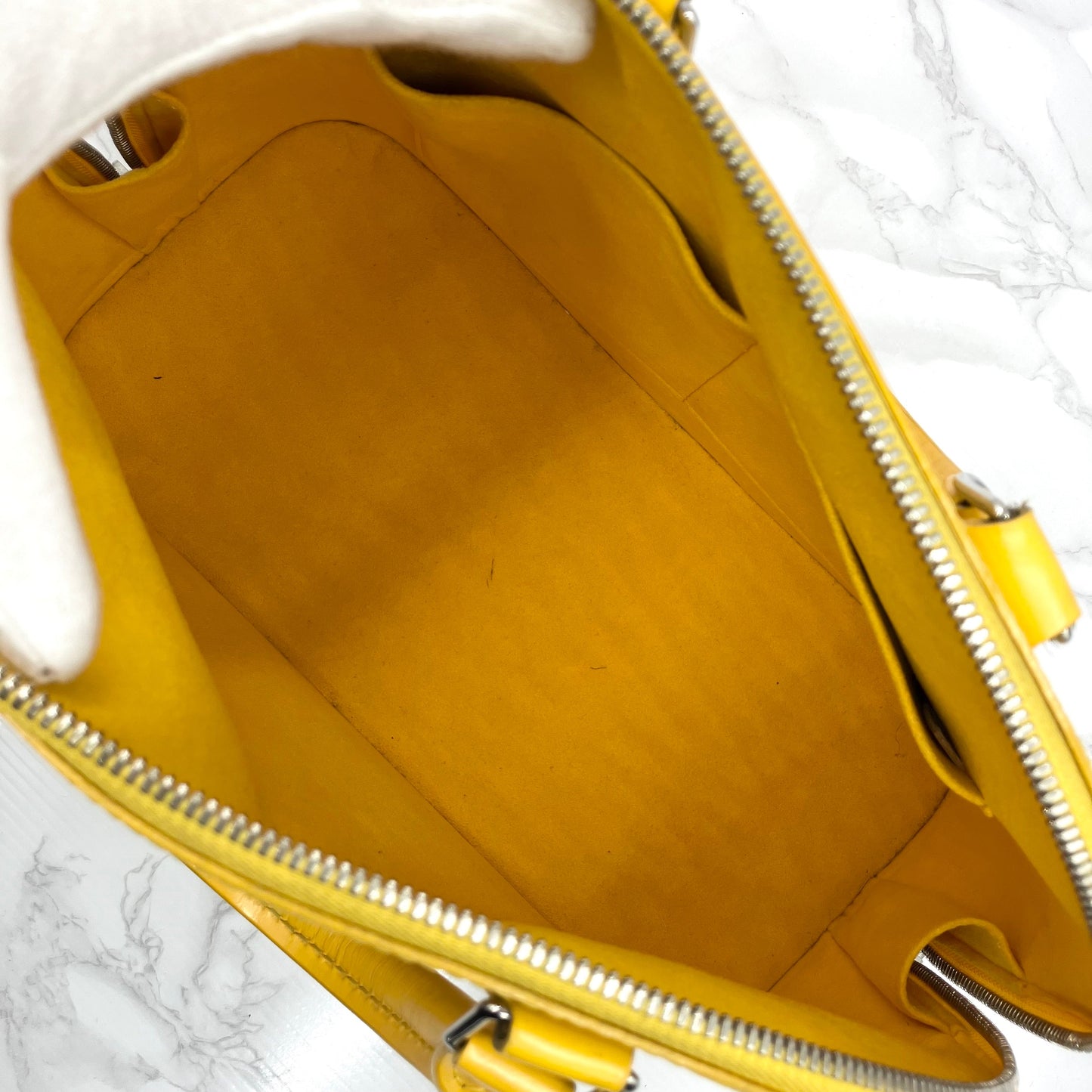 LOUIS VUITTON Epi Alma PM new model