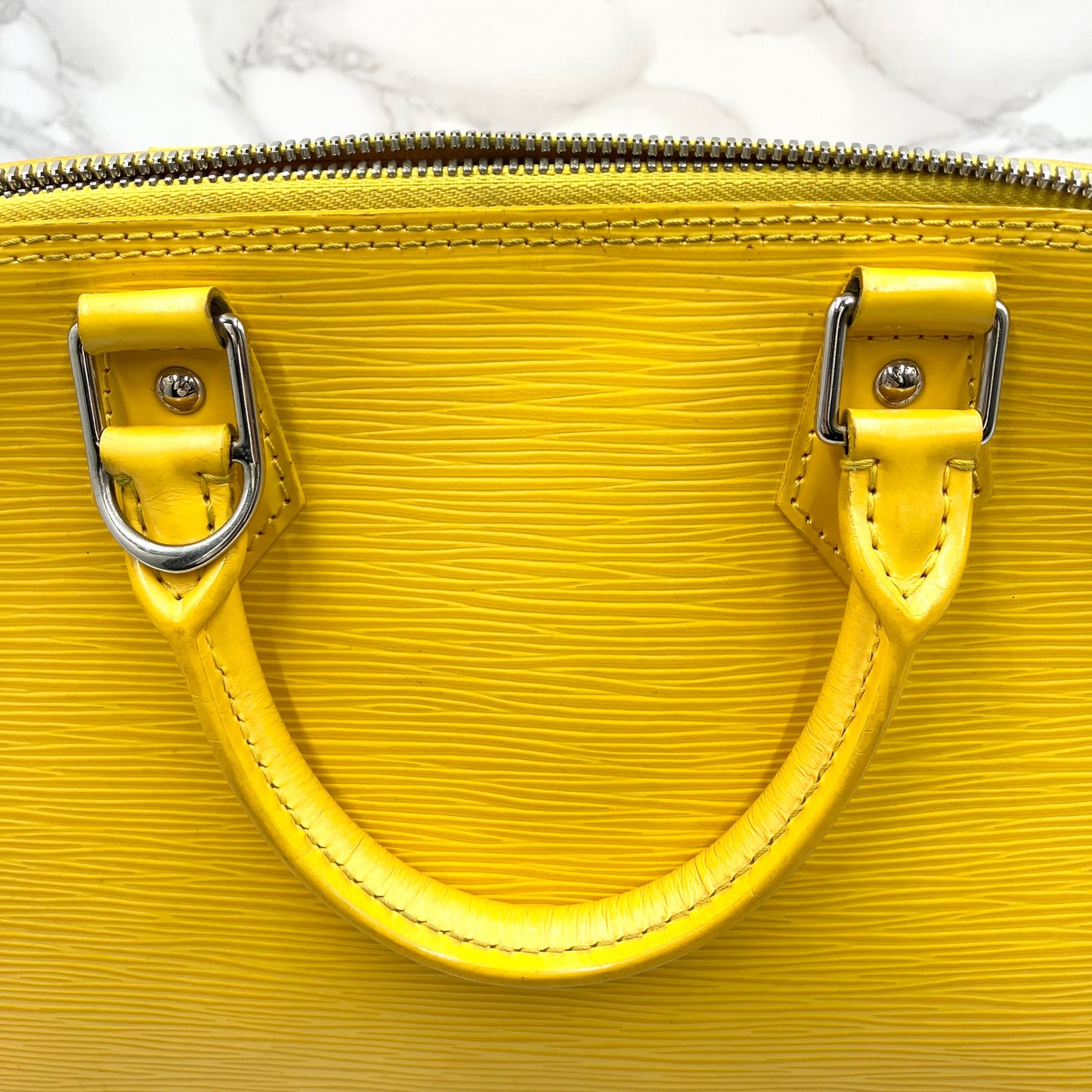 LOUIS VUITTON Epi Alma PM new model