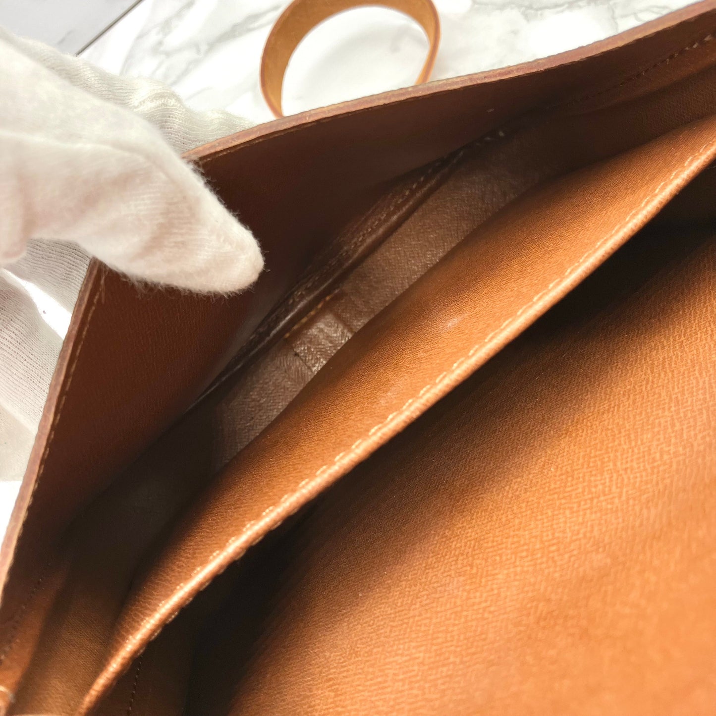 LOUIS VUITTON Monogram cartochiere