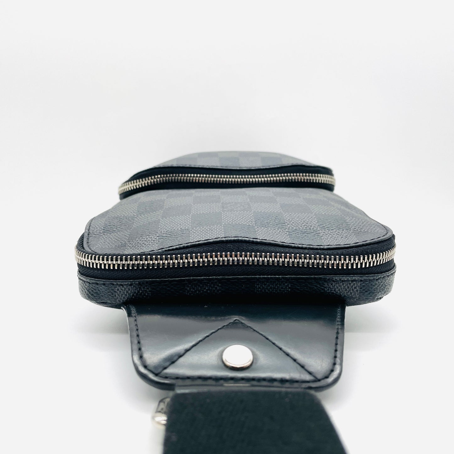 LOUIS VUITTON Graphite Avenue Sling