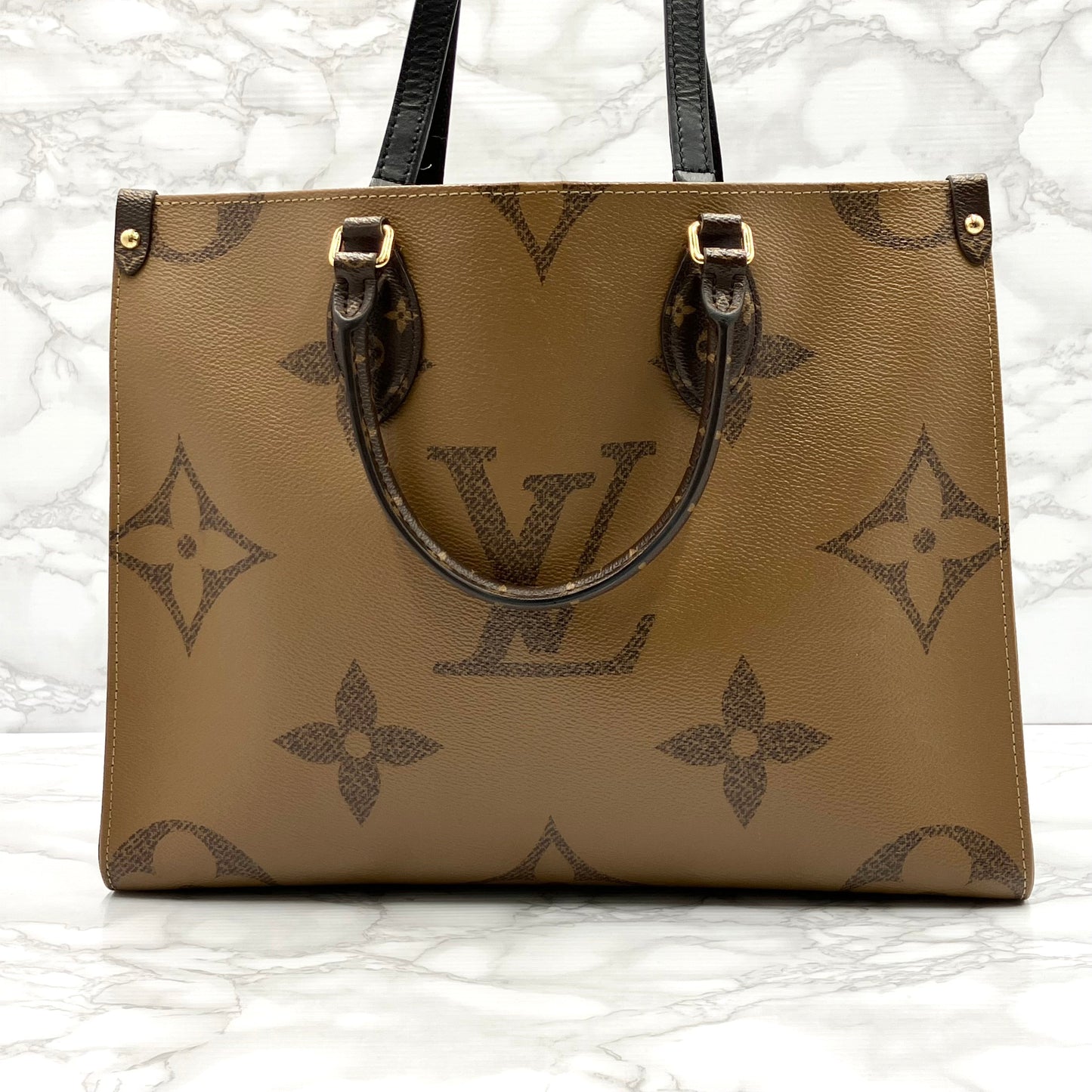 LOUIS VUITTON On The Go MM Monogram Giant Reverse