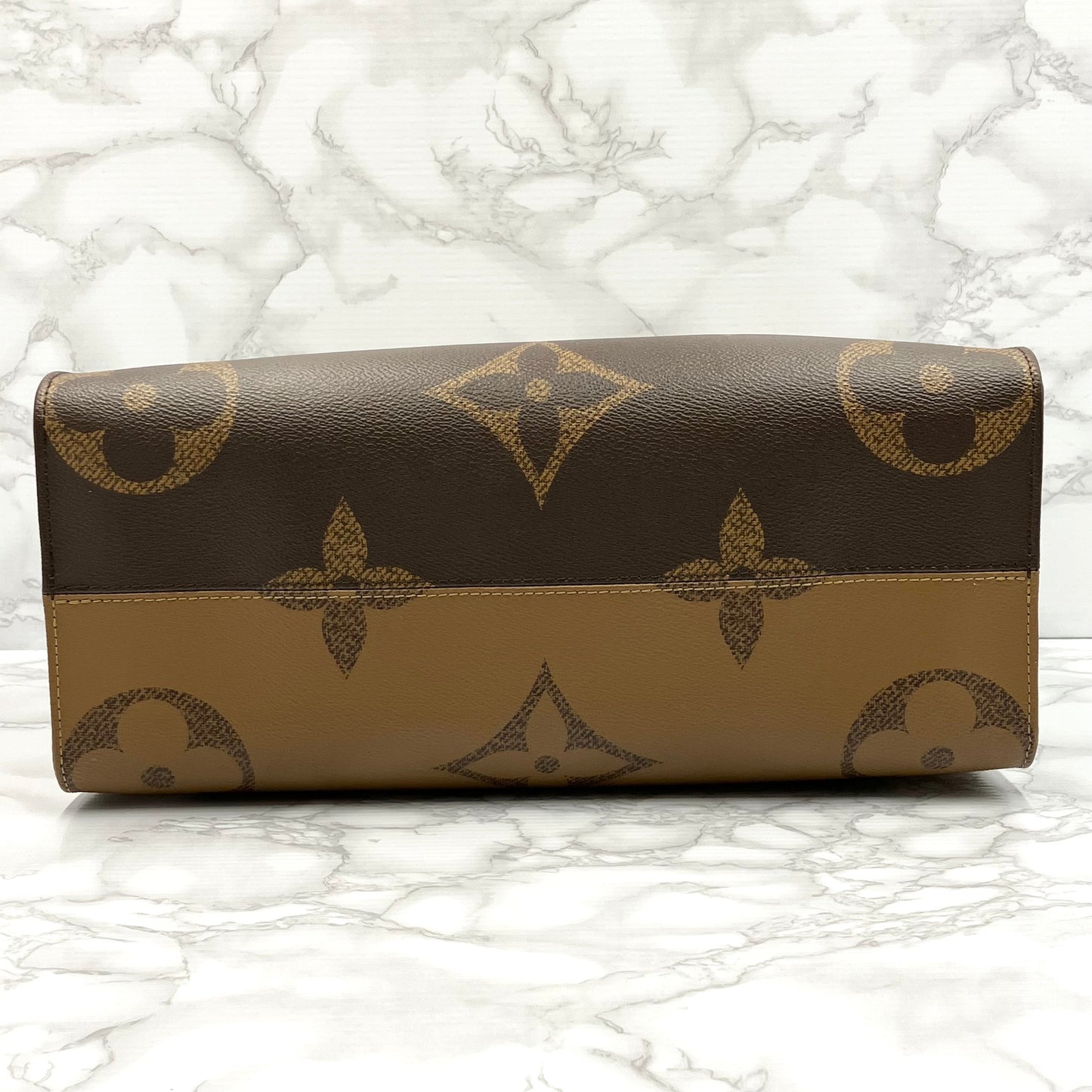 LOUIS VUITTON On The Go MM Monogram Giant Reverse