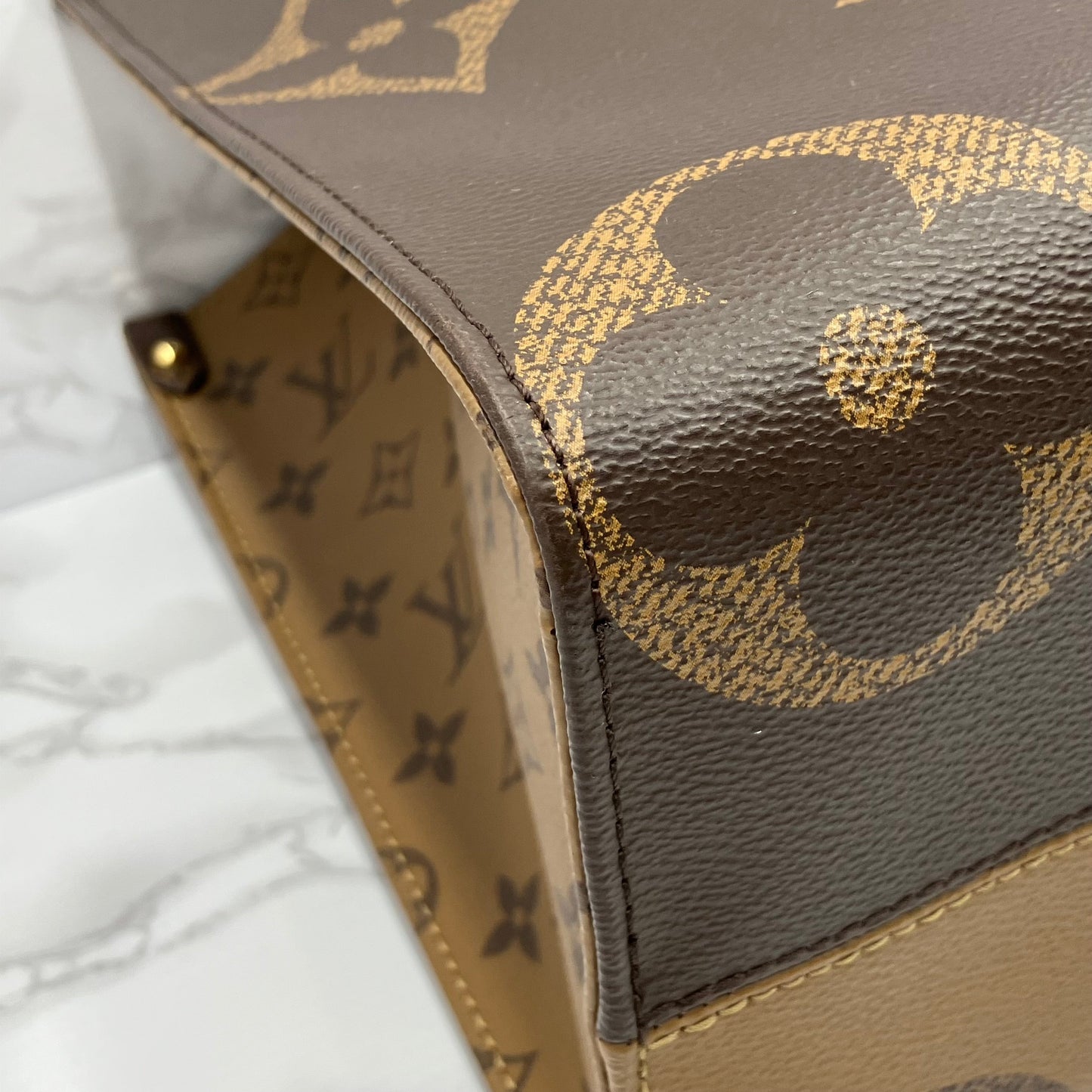 LOUIS VUITTON On The Go MM Monogram Giant Reverse
