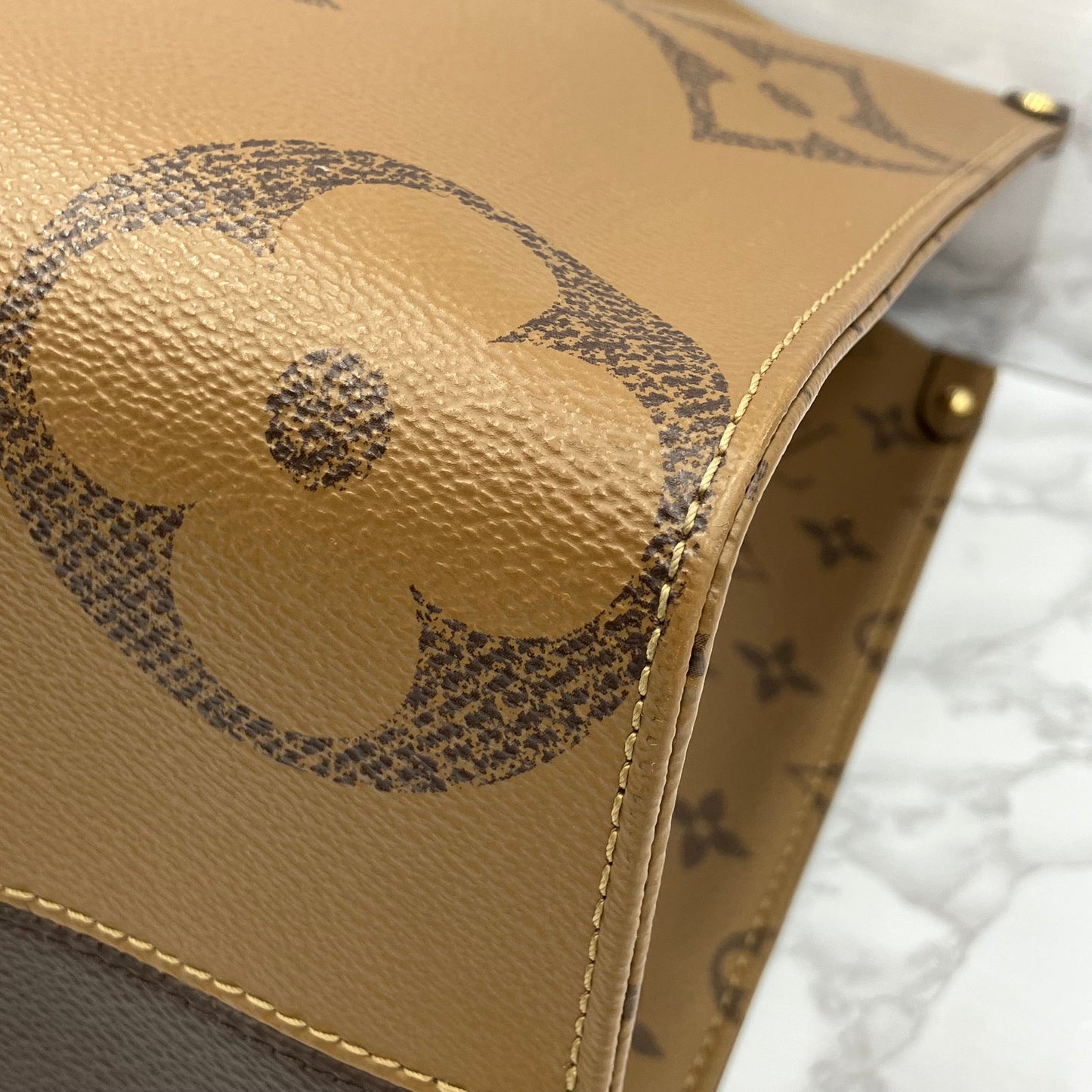 LOUIS VUITTON On The Go MM Monogram Giant Reverse